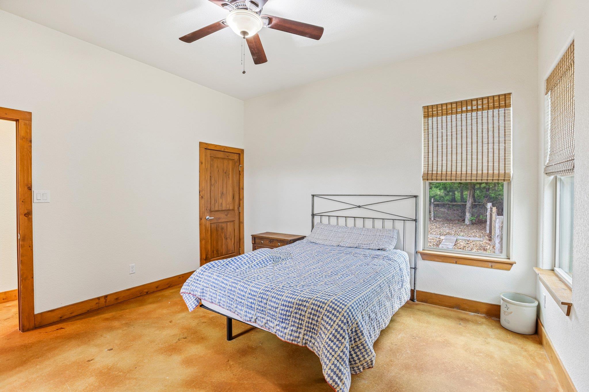 267 Corral Rd, Smithville, TX 78957