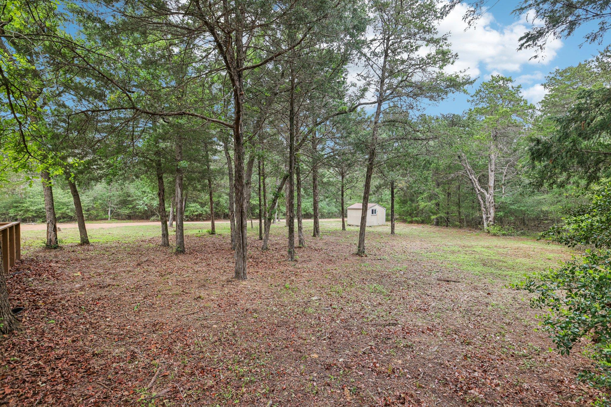 267 Corral Rd, Smithville, TX 78957