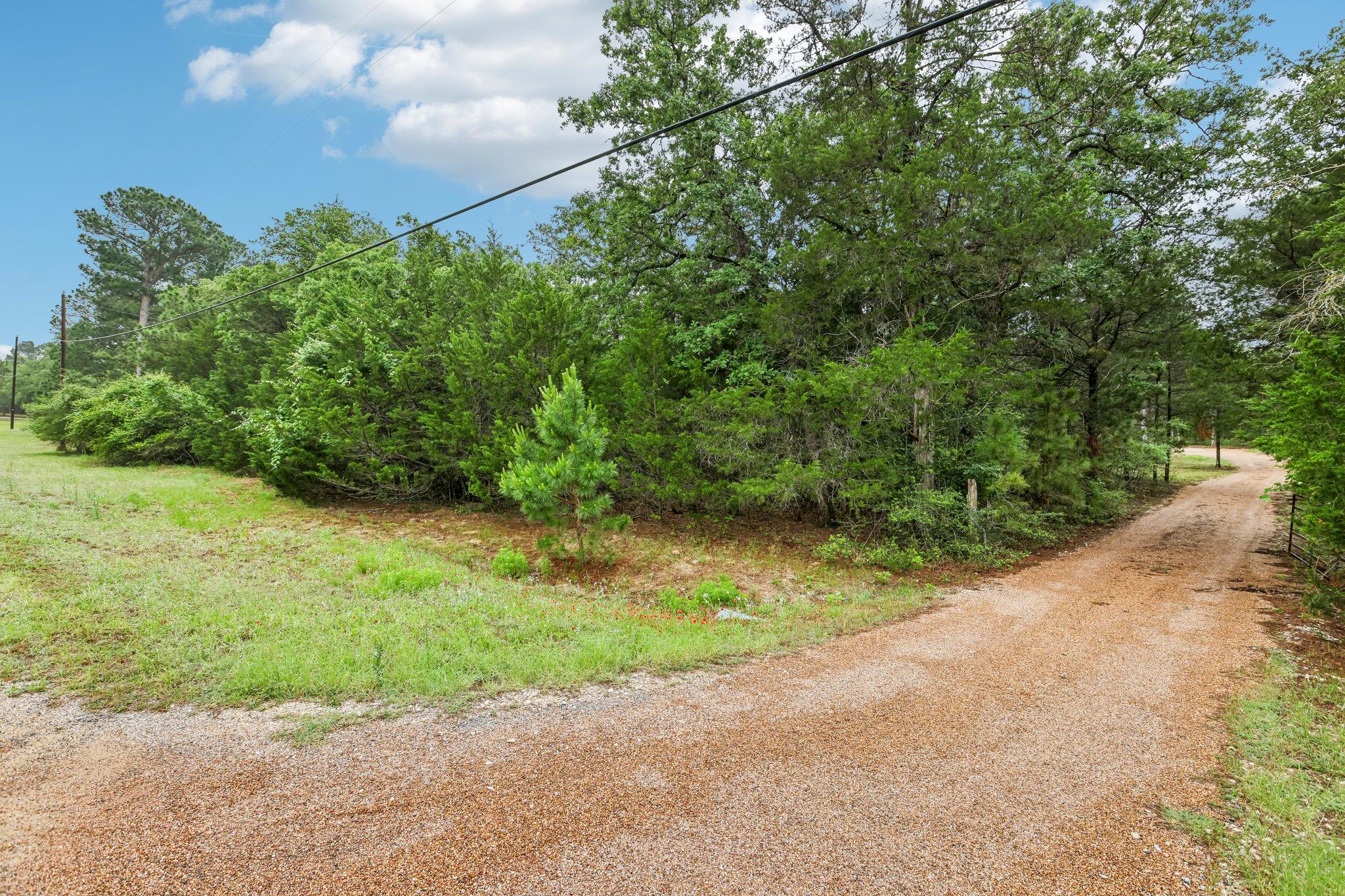 267 Corral Rd, Smithville, TX 78957