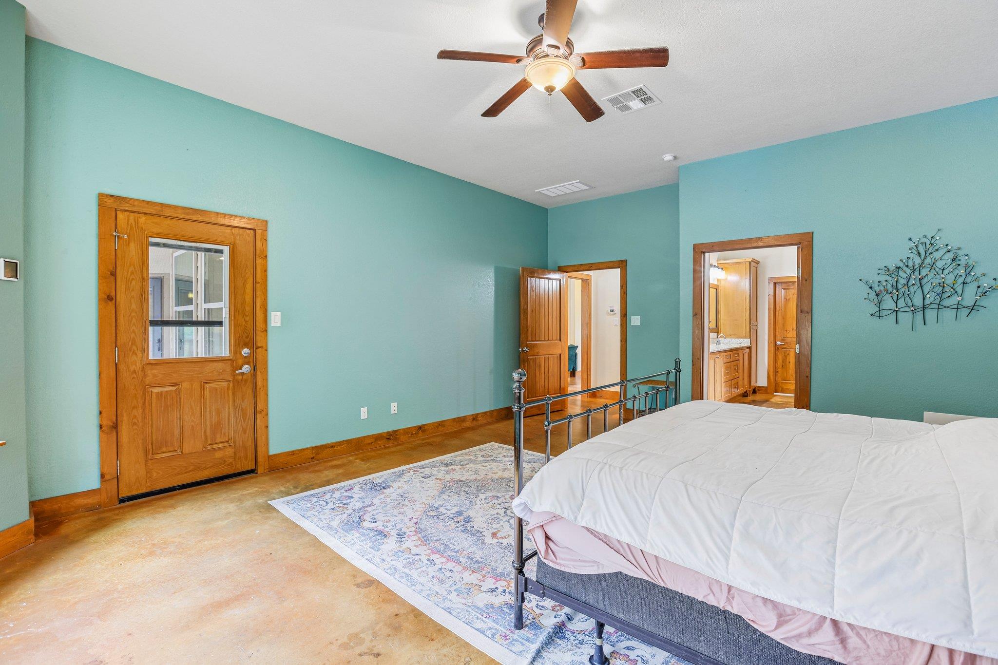 267 Corral Rd, Smithville, TX 78957