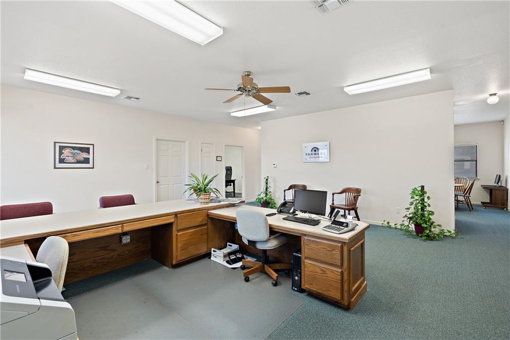 409 Mallard Ln, Taylor, TX 76574