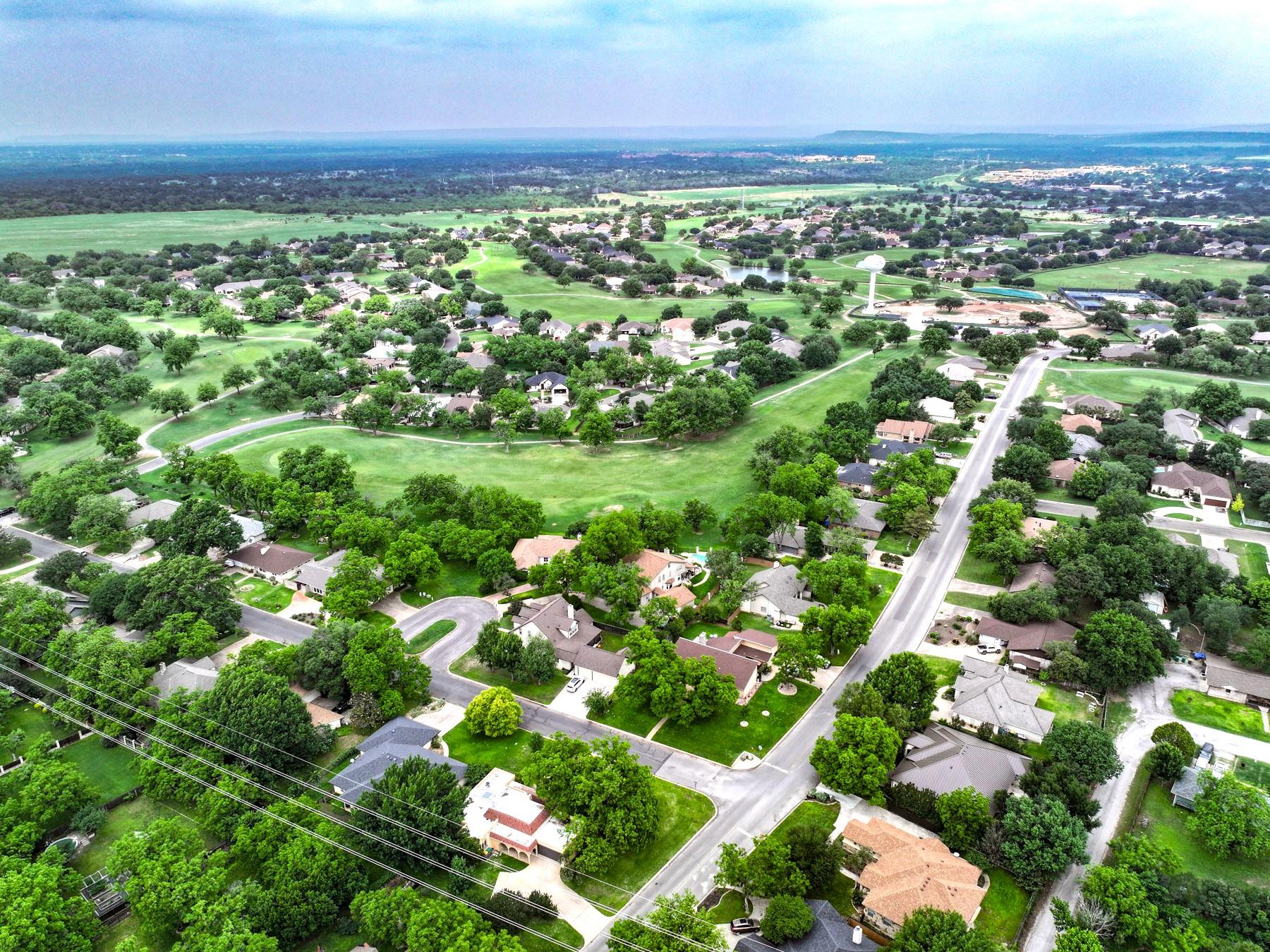 303 Stewart St, Meadowlakes, TX 78654