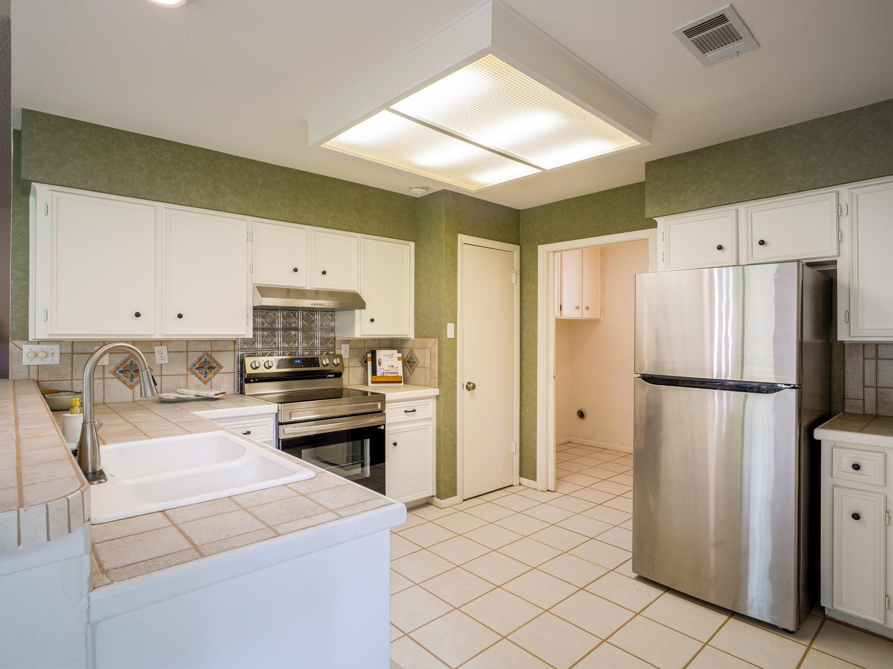 303 Stewart St, Meadowlakes, TX 78654