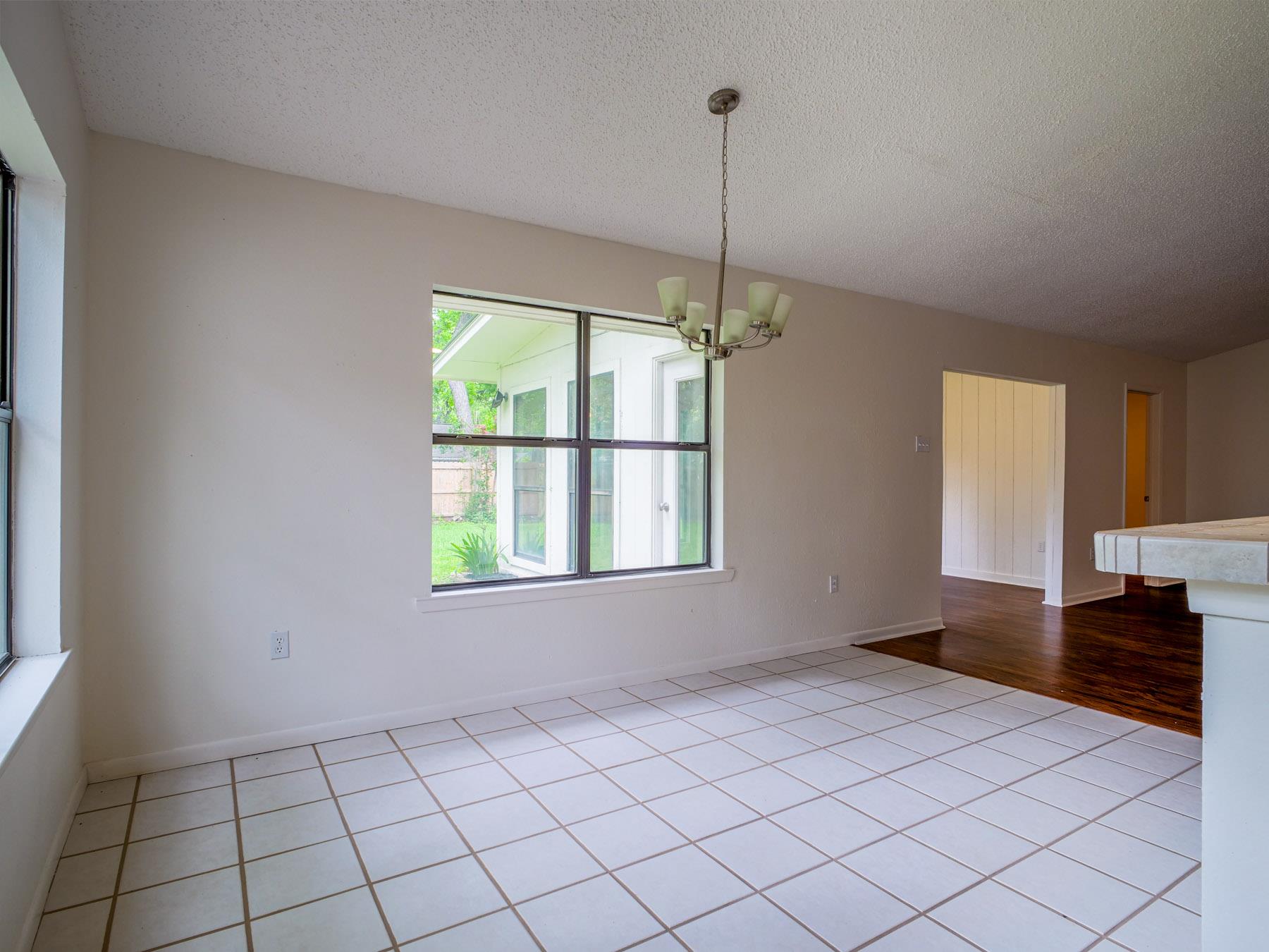 303 Stewart St, Meadowlakes, TX 78654