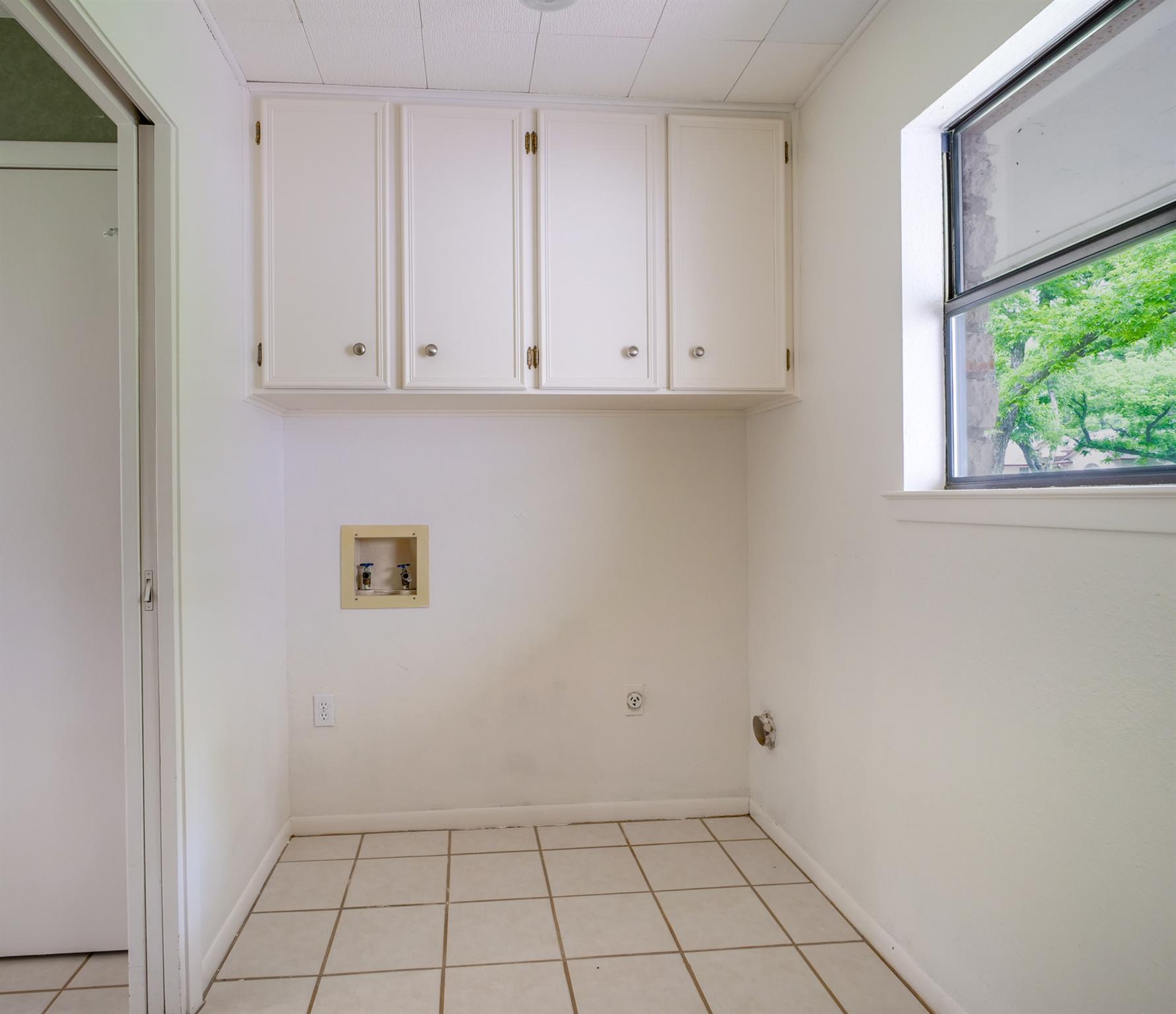 303 Stewart St, Meadowlakes, TX 78654