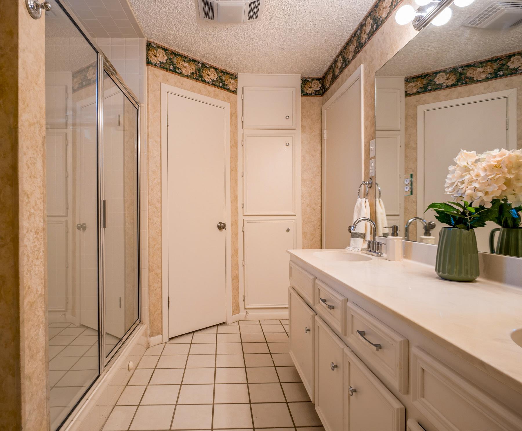 303 Stewart St, Meadowlakes, TX 78654