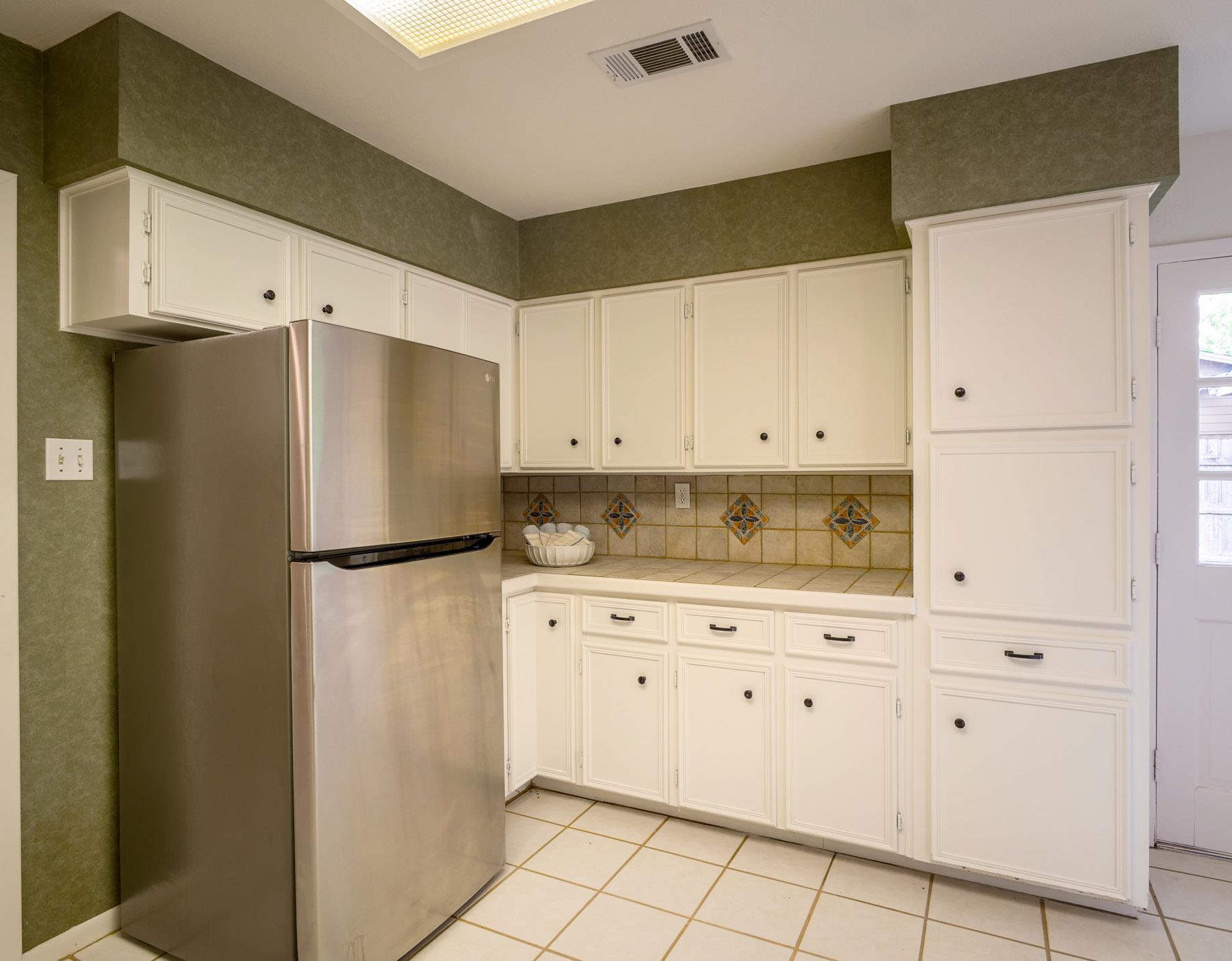 303 Stewart St, Meadowlakes, TX 78654