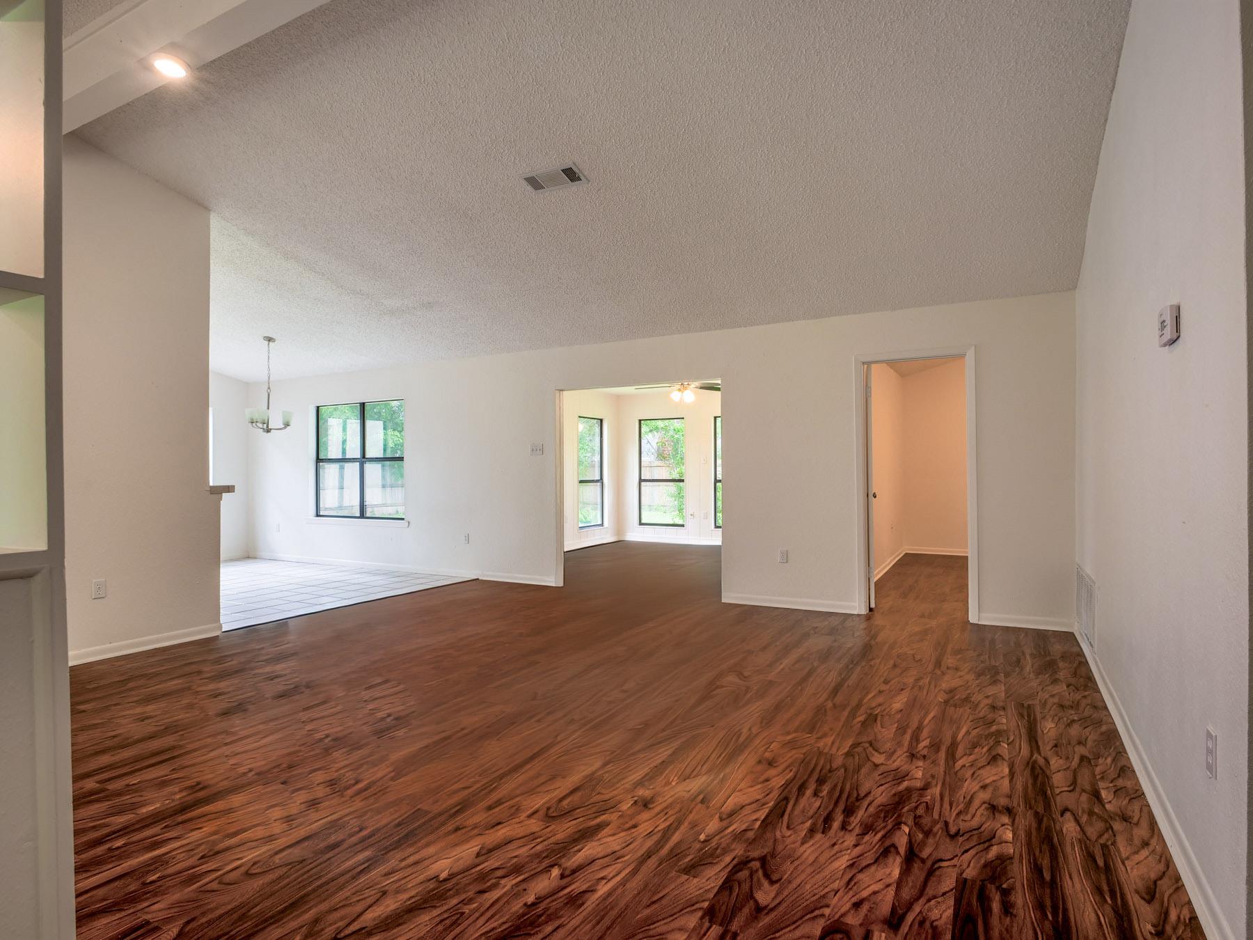 303 Stewart St, Meadowlakes, TX 78654