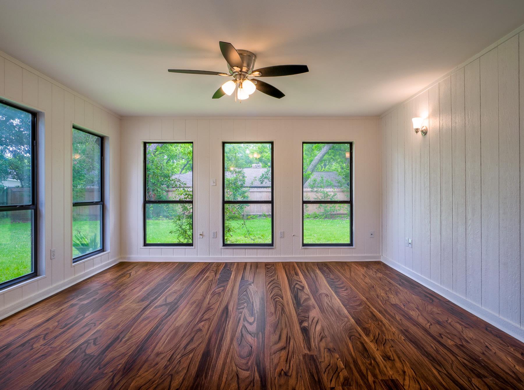 303 Stewart St, Meadowlakes, TX 78654