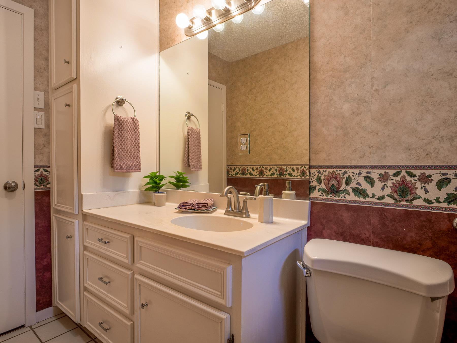 303 Stewart St, Meadowlakes, TX 78654