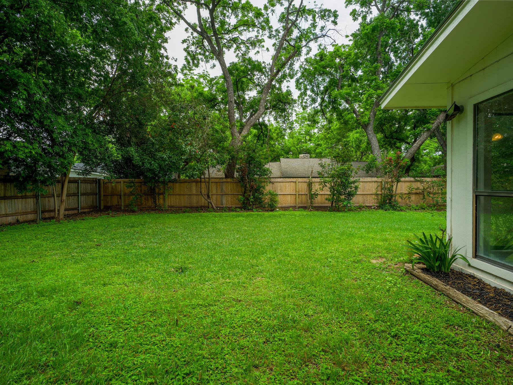 303 Stewart St, Meadowlakes, TX 78654