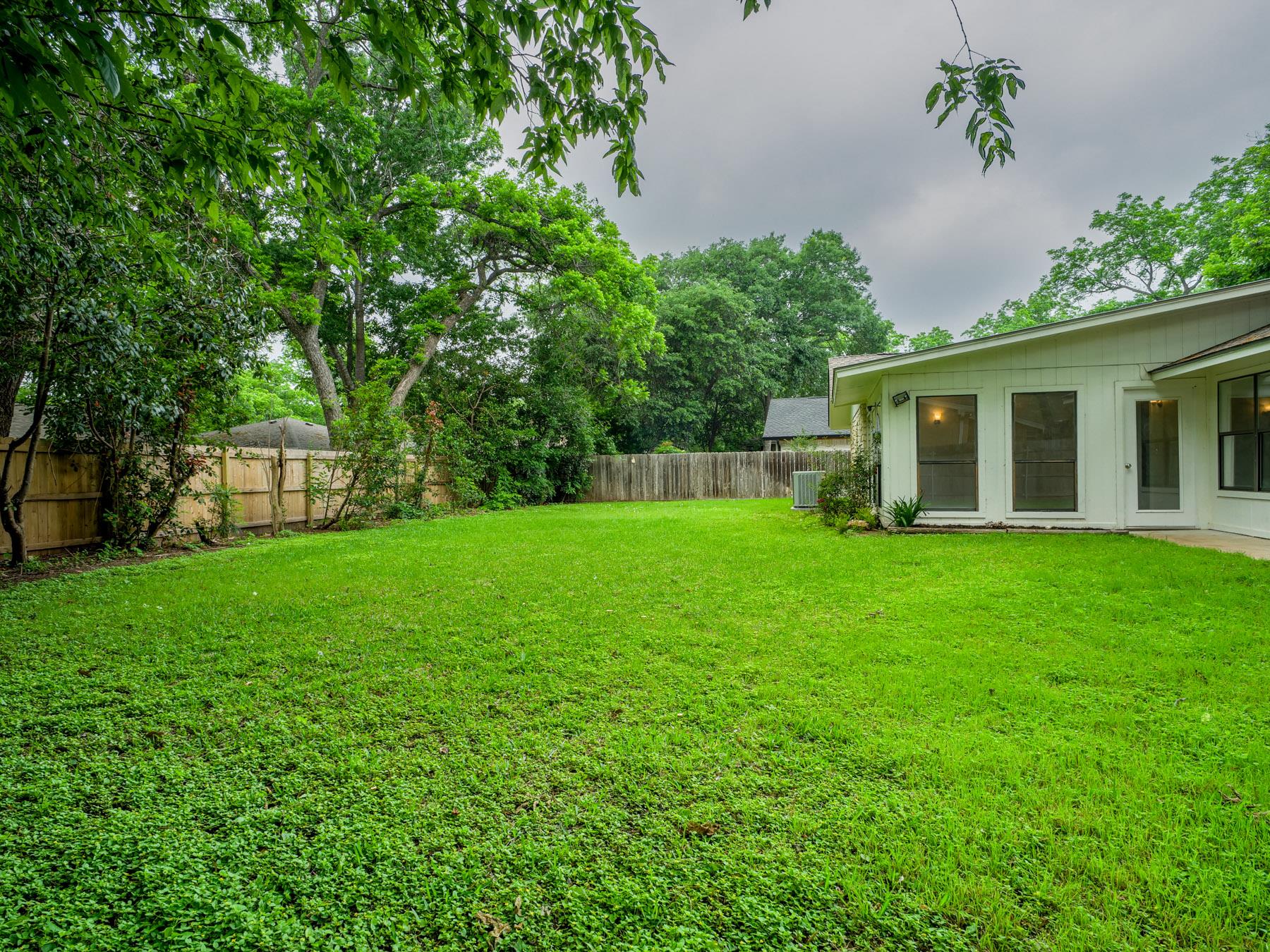 303 Stewart St, Meadowlakes, TX 78654