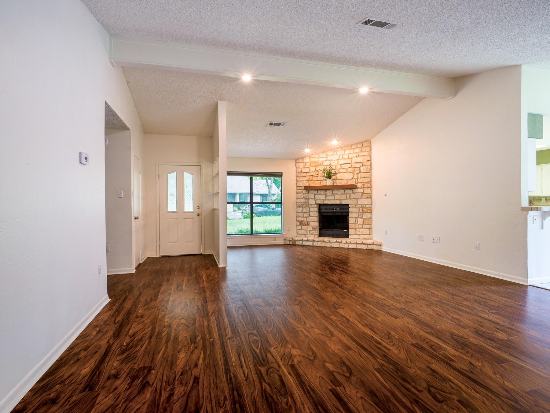 303 Stewart St, Meadowlakes, TX 78654