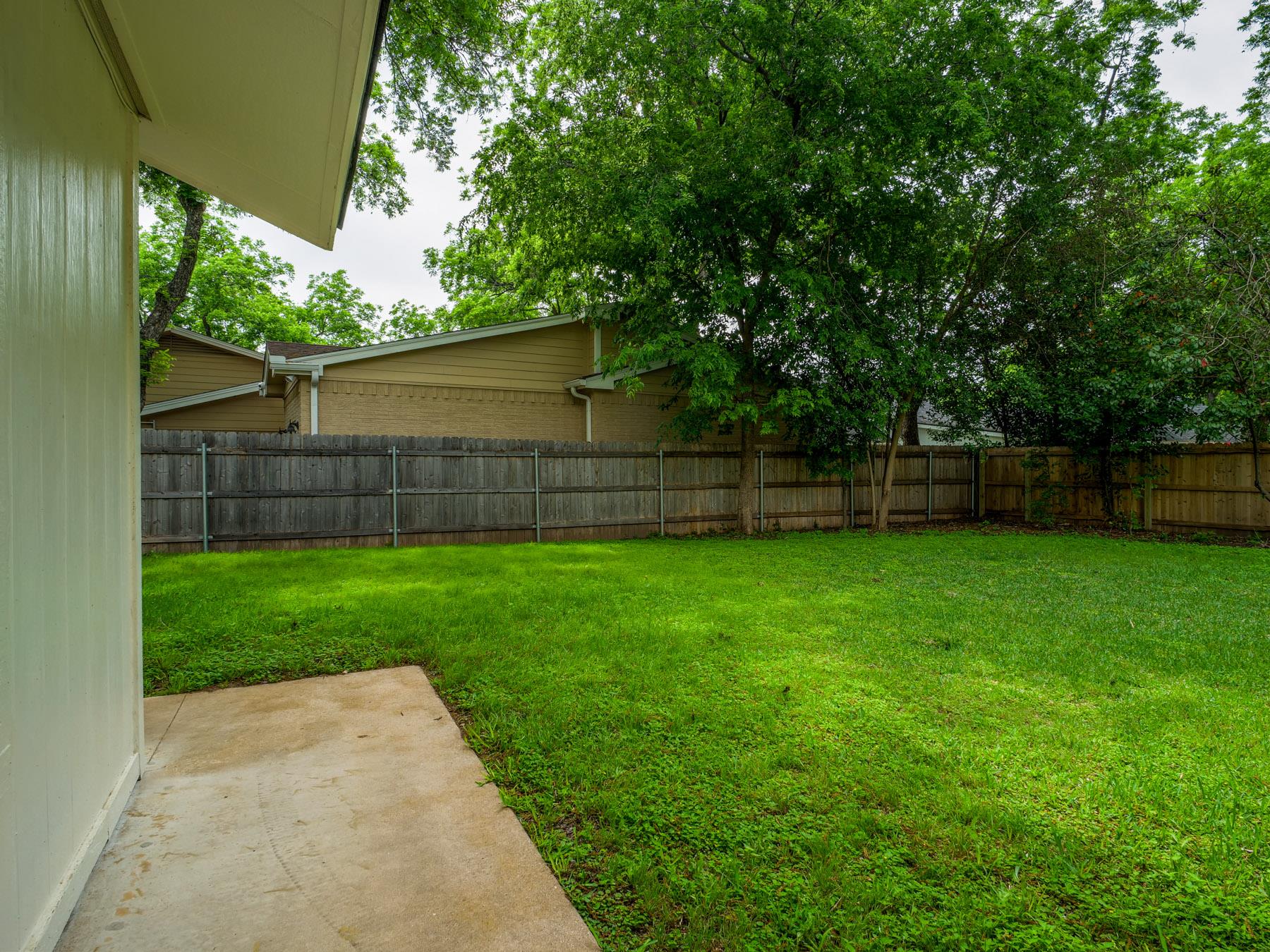 303 Stewart St, Meadowlakes, TX 78654