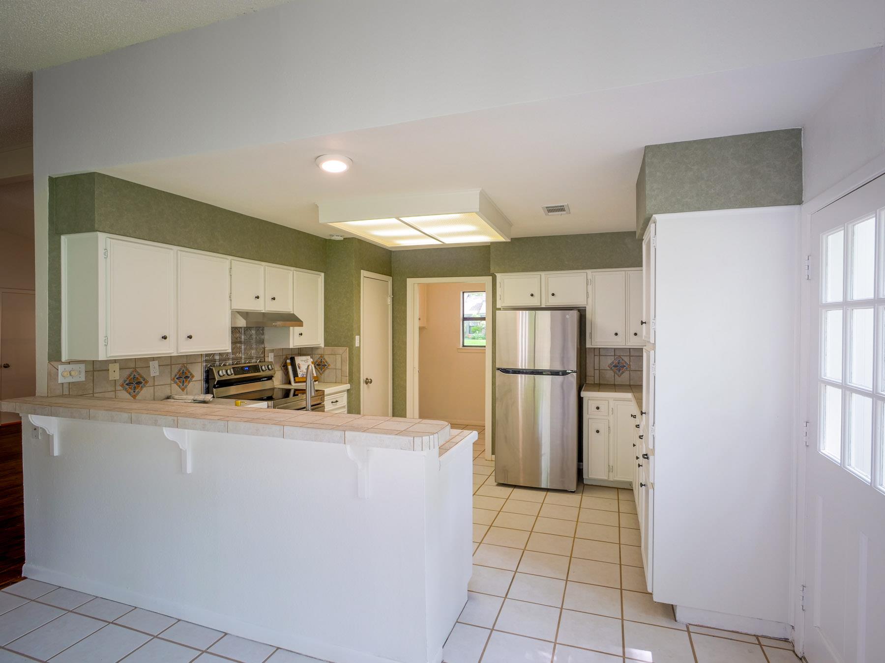 303 Stewart St, Meadowlakes, TX 78654