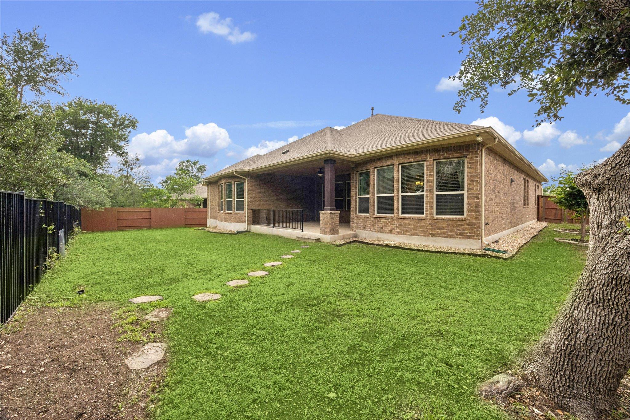 365 Arapaho Dr, Kyle, TX 78640