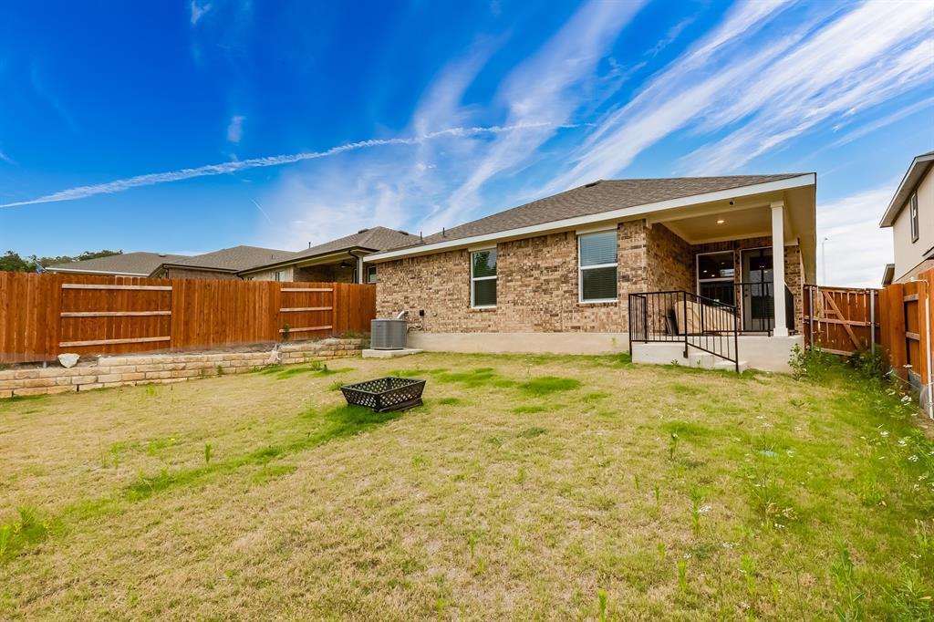 2921 Owl Head Dr, Leander, TX 78641