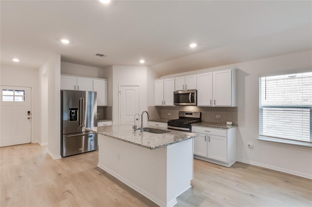 2921 Owl Head Dr, Leander, TX 78641