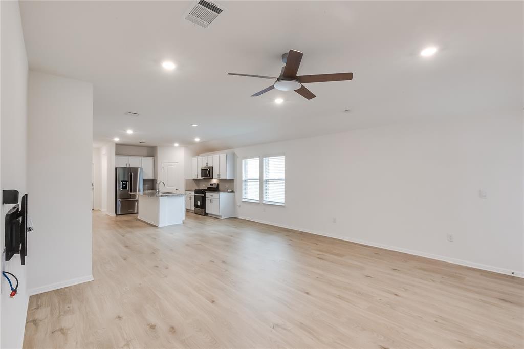 2921 Owl Head Dr, Leander, TX 78641