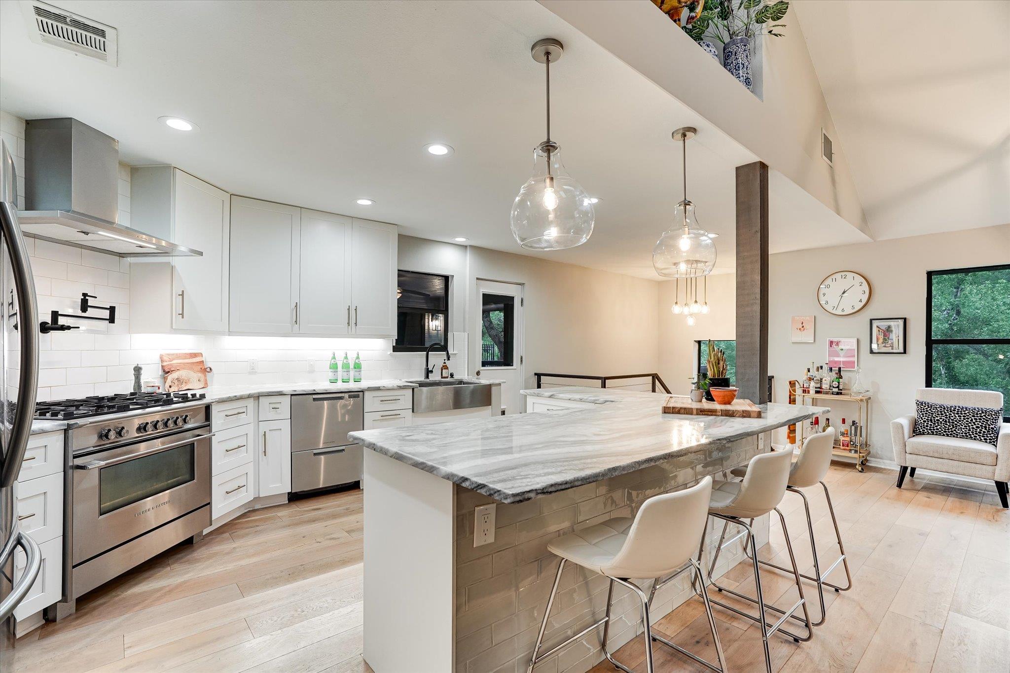 6327 Pathfinder Dr, Austin, TX 78759