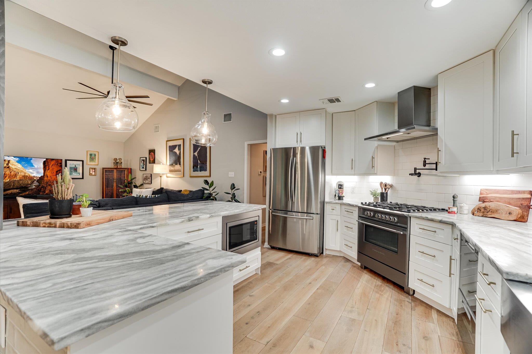 6327 Pathfinder Dr, Austin, TX 78759