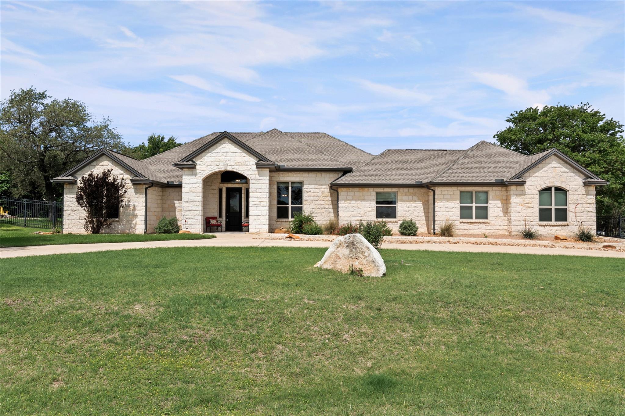 4950 Lago Vista Dr, Belton, TX 76513