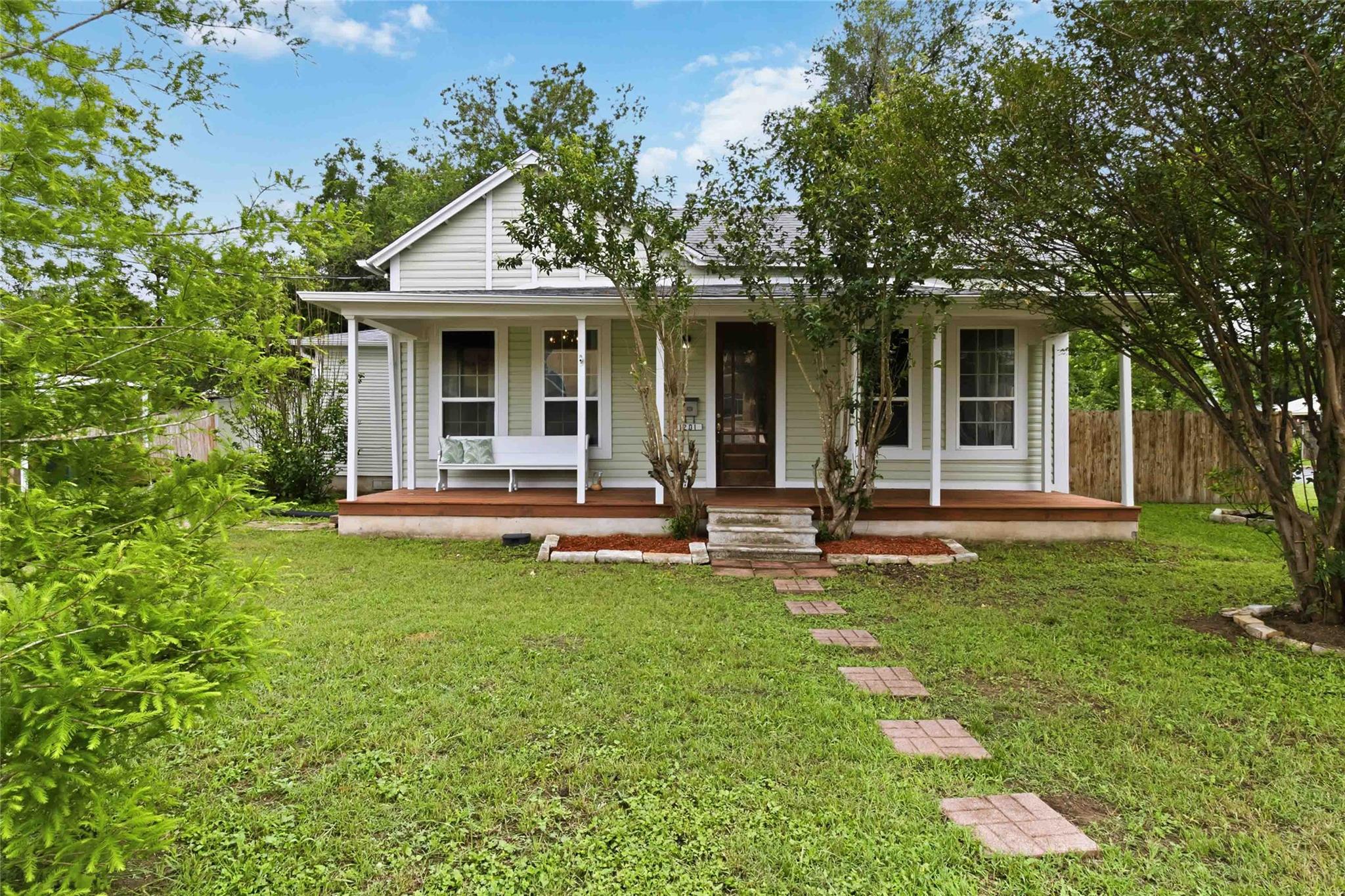 1201 Farm St, Bastrop, TX 78602