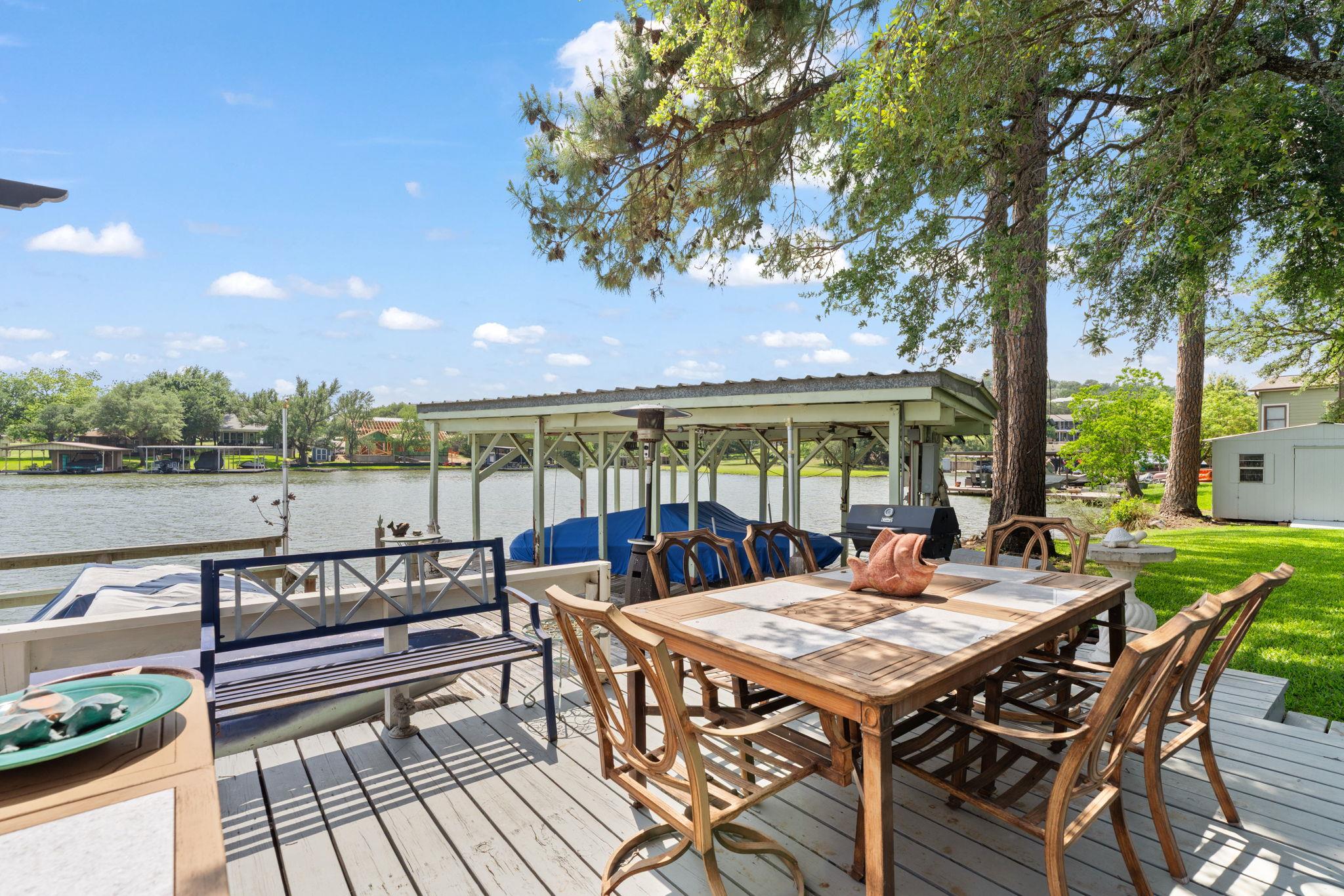 327 Mountain View Dr, Sunrise Beach, TX 78643