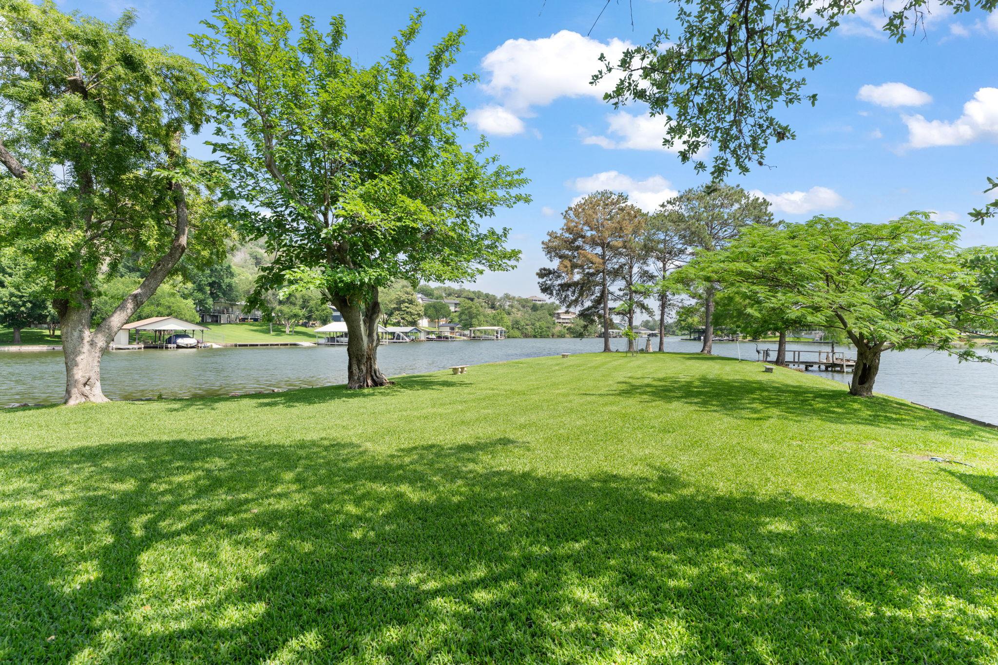 327 Mountain View Dr, Sunrise Beach, TX 78643