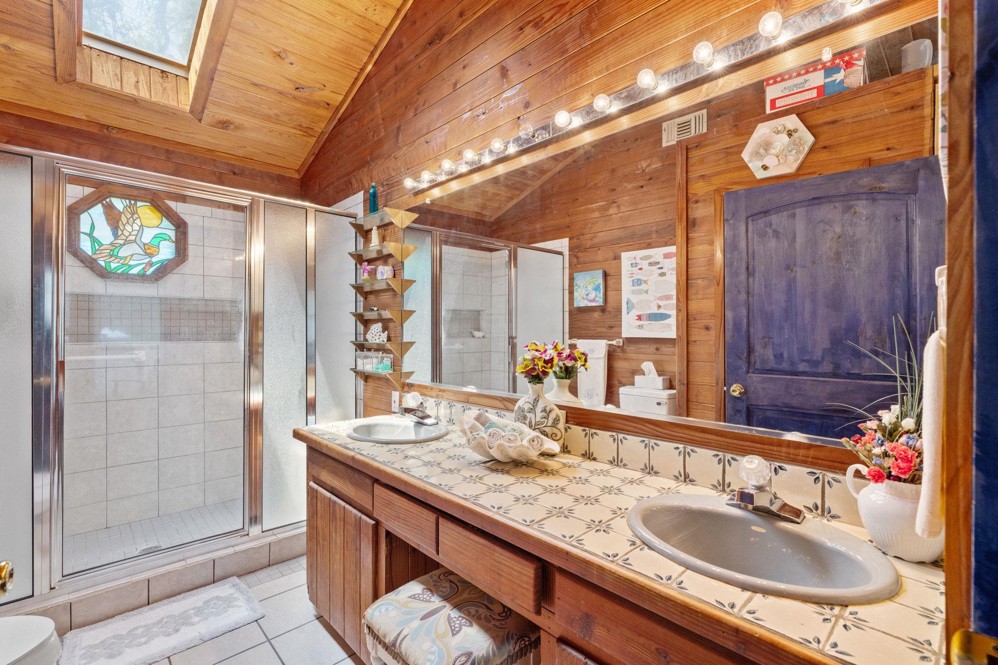 327 Mountain View Dr, Sunrise Beach, TX 78643