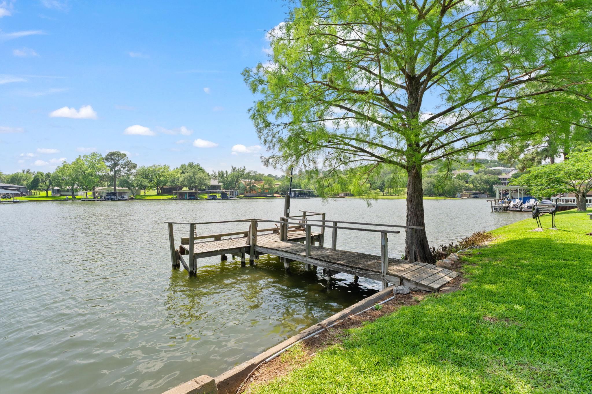 327 Mountain View Dr, Sunrise Beach, TX 78643