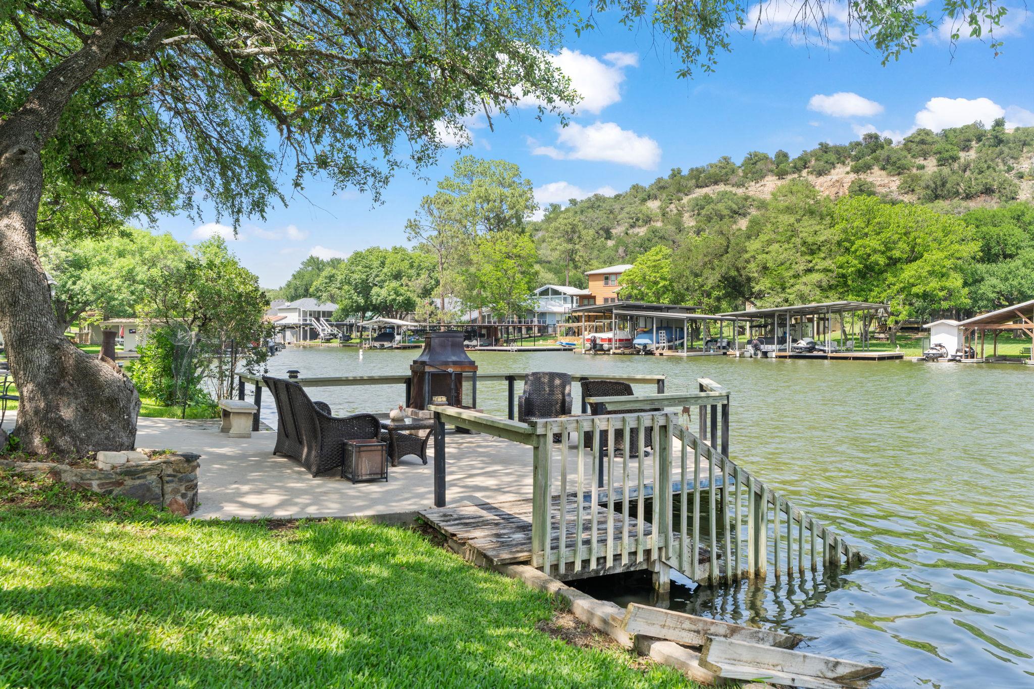 327 Mountain View Dr, Sunrise Beach, TX 78643