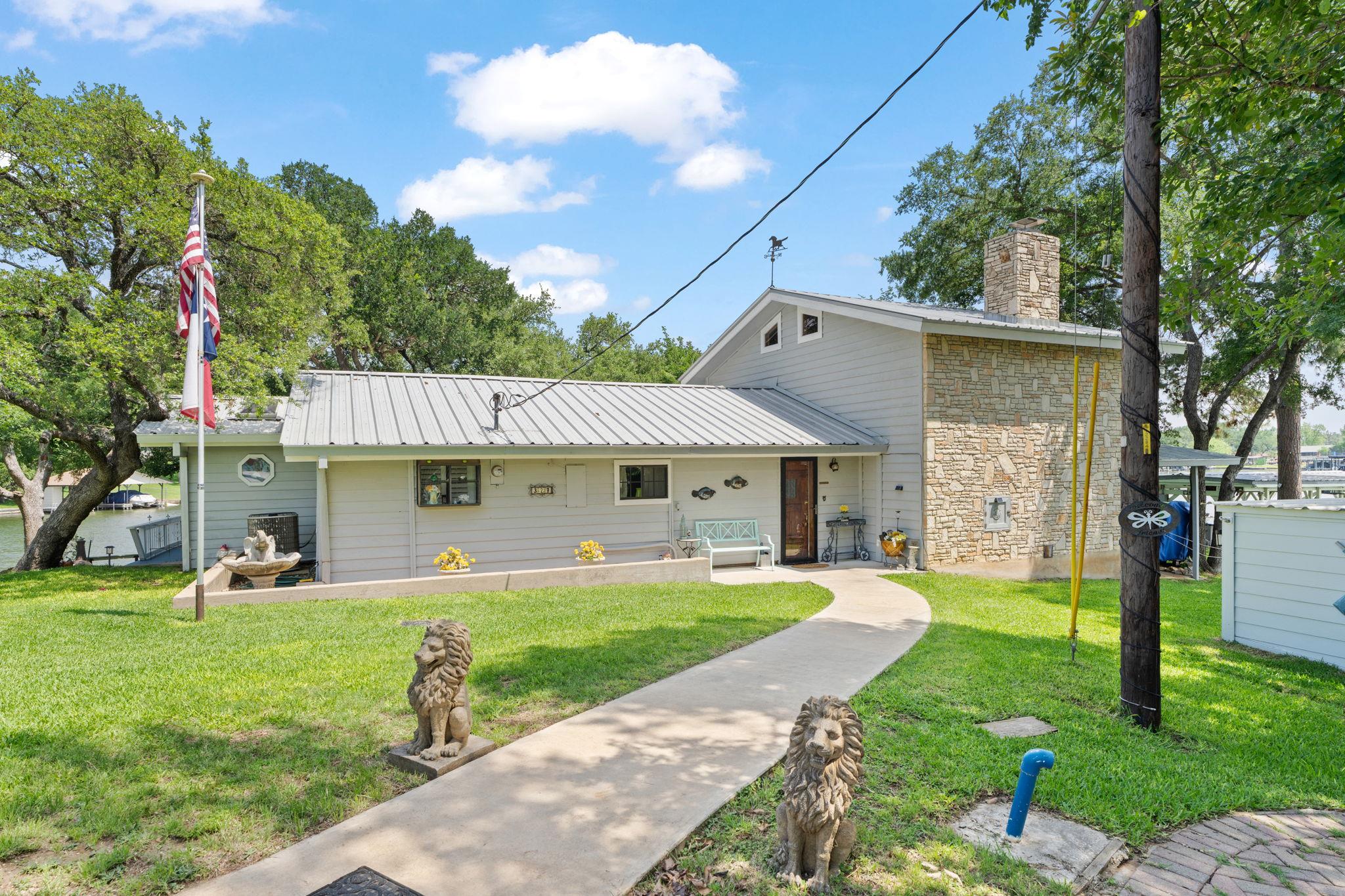 327 Mountain View Dr, Sunrise Beach, TX 78643