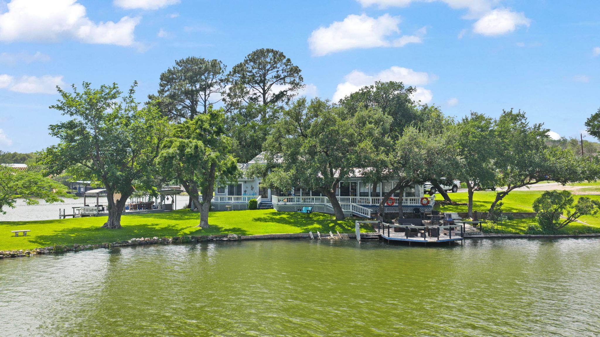 327 Mountain View Dr, Sunrise Beach, TX 78643