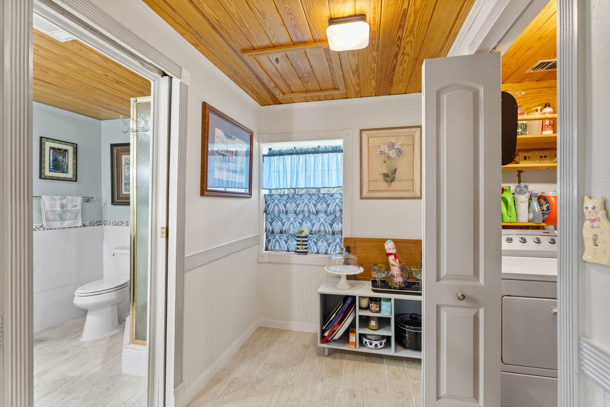 327 Mountain View Dr, Sunrise Beach, TX 78643