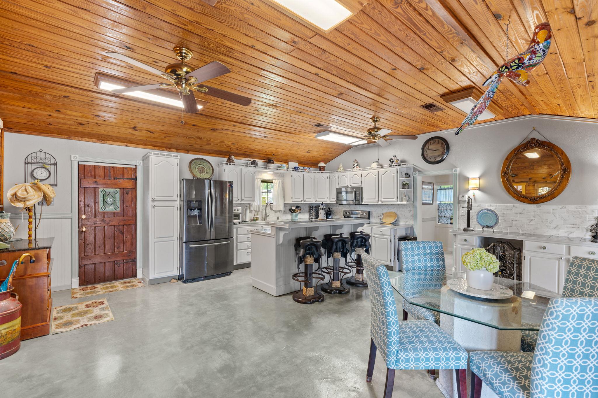 327 Mountain View Dr, Sunrise Beach, TX 78643