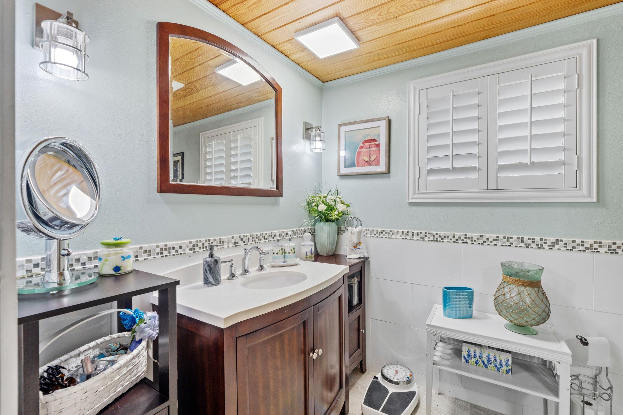 327 Mountain View Dr, Sunrise Beach, TX 78643