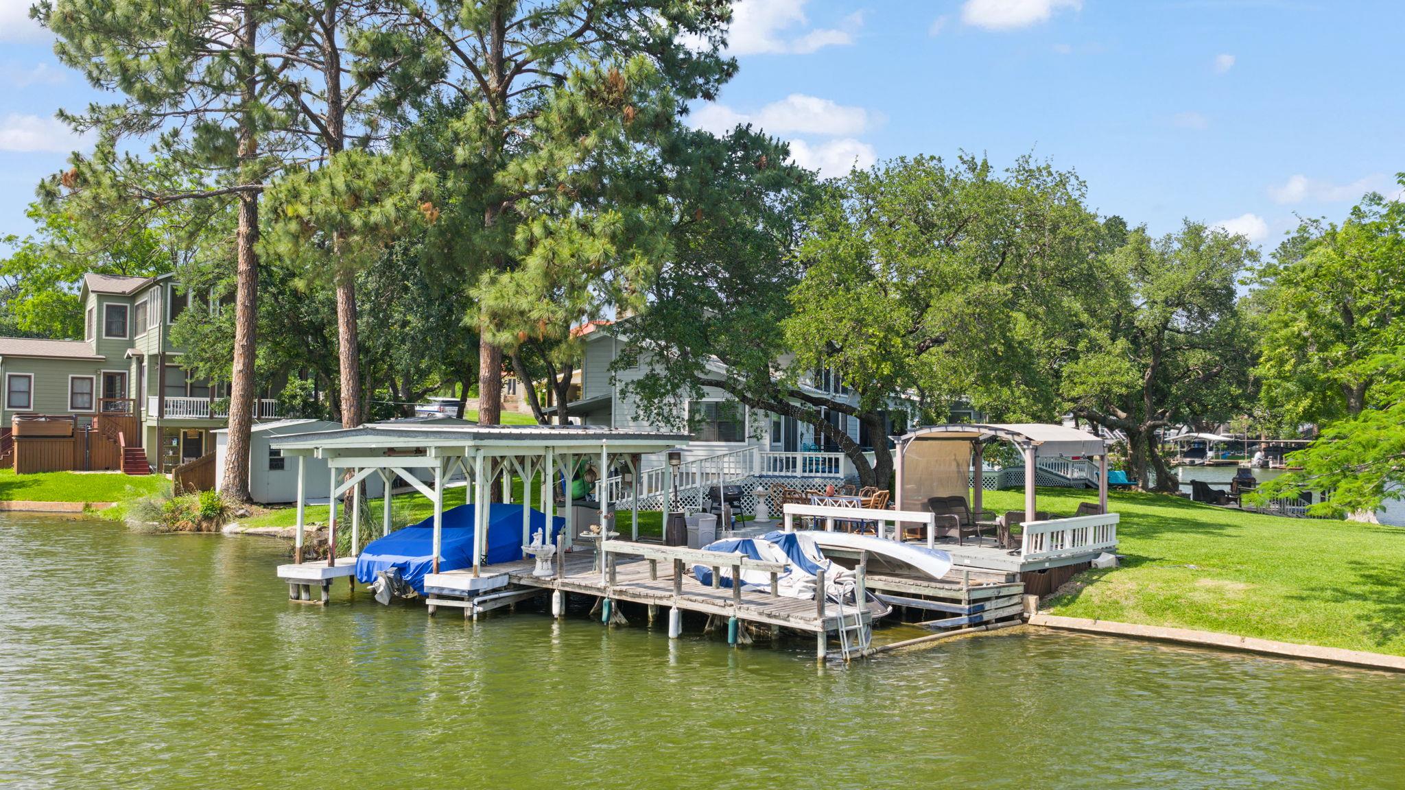 327 Mountain View Dr, Sunrise Beach, TX 78643
