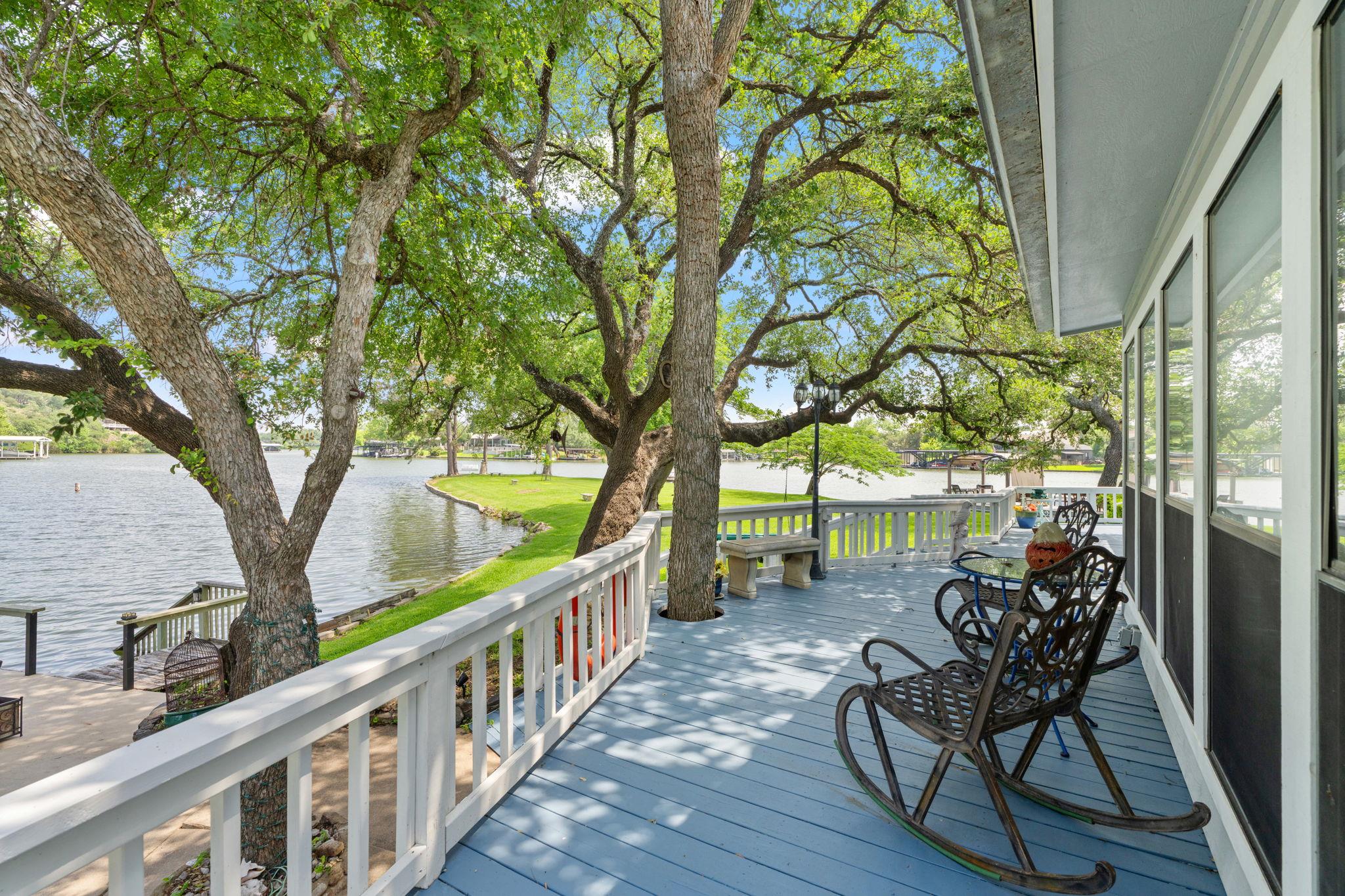 327 Mountain View Dr, Sunrise Beach, TX 78643