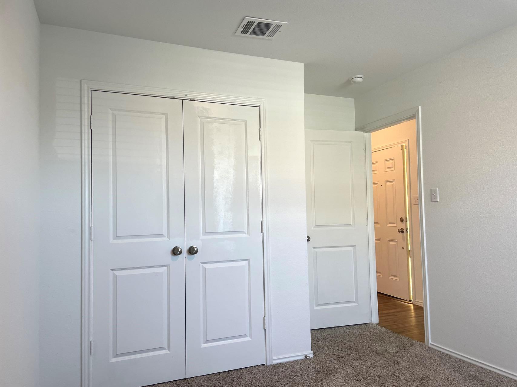 207 Coventry Dr, Hutto, TX 78634