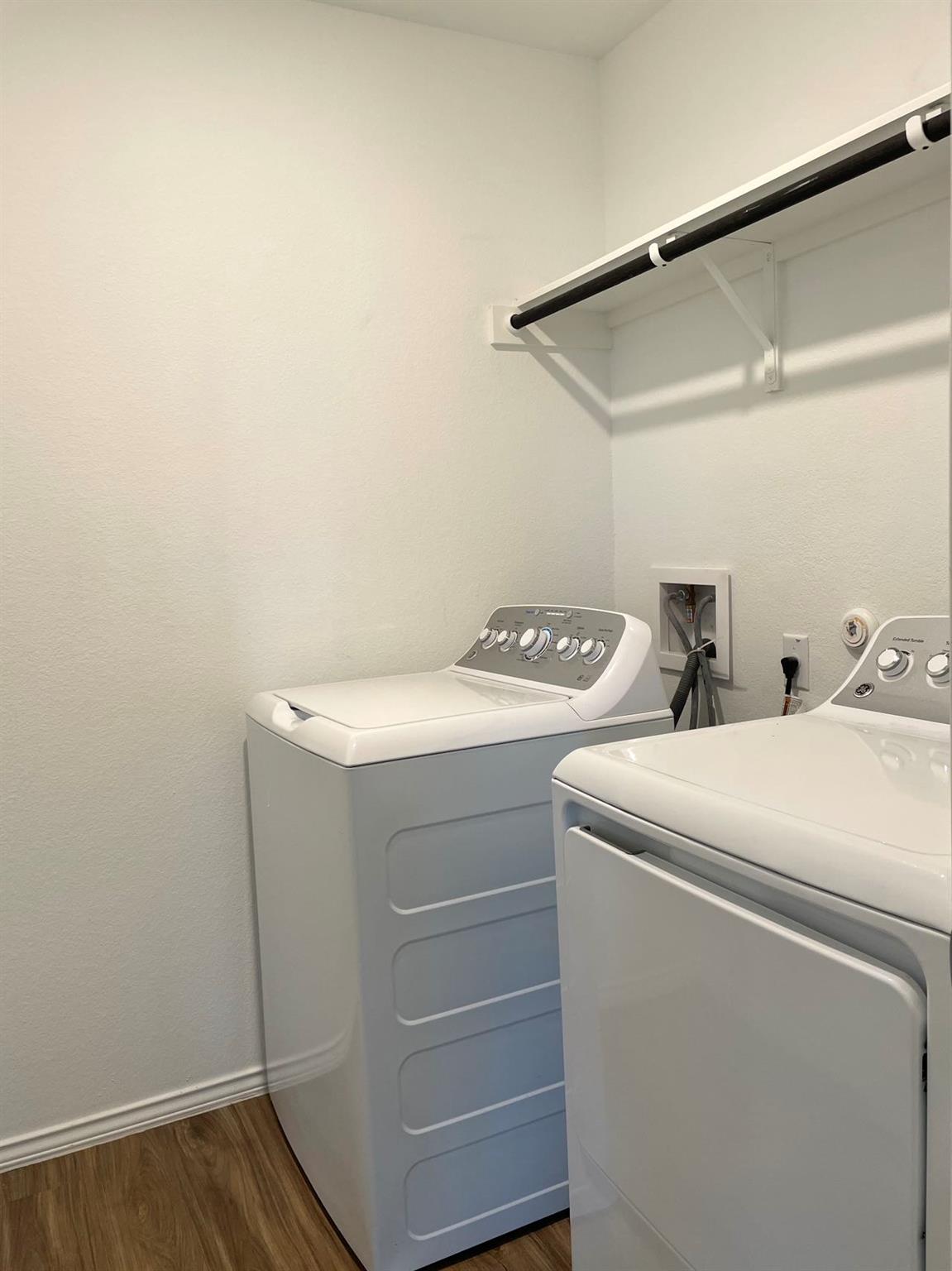 207 Coventry Dr, Hutto, TX 78634