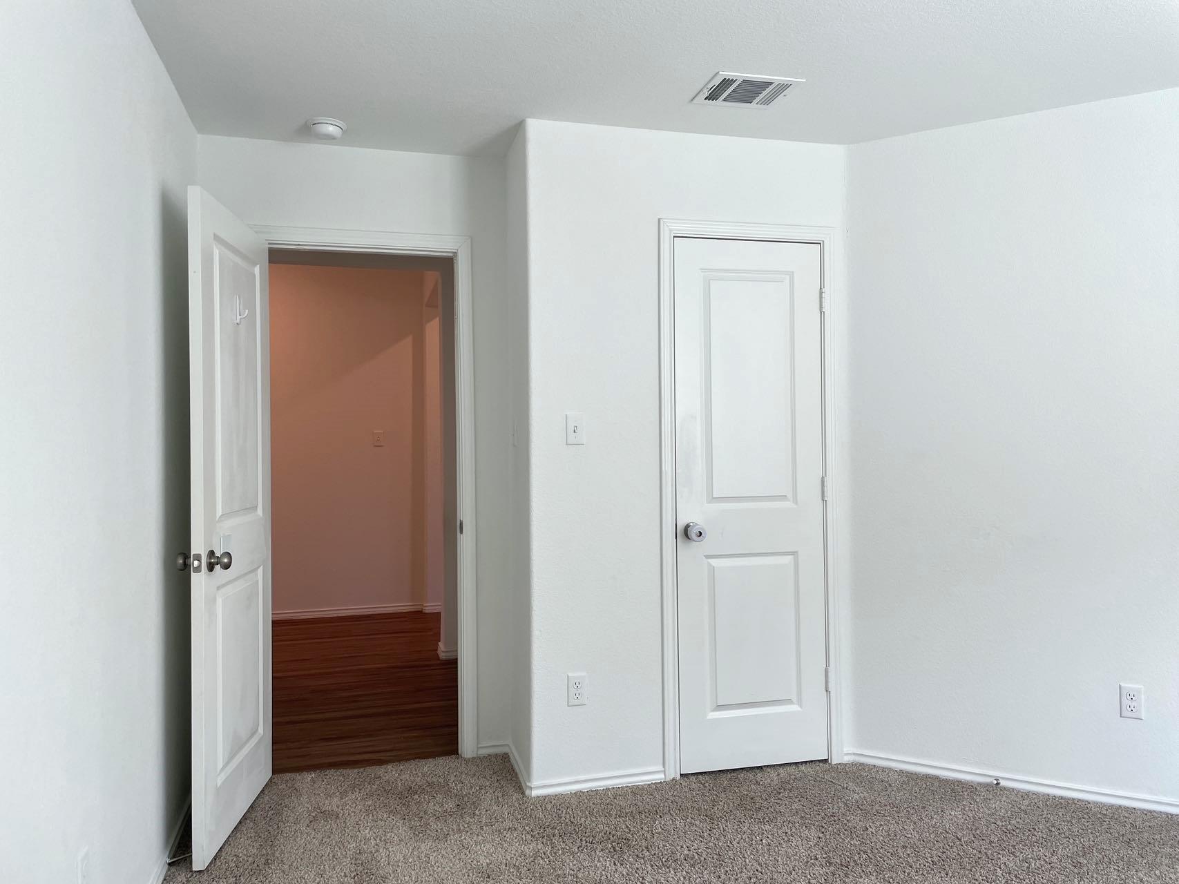 207 Coventry Dr, Hutto, TX 78634