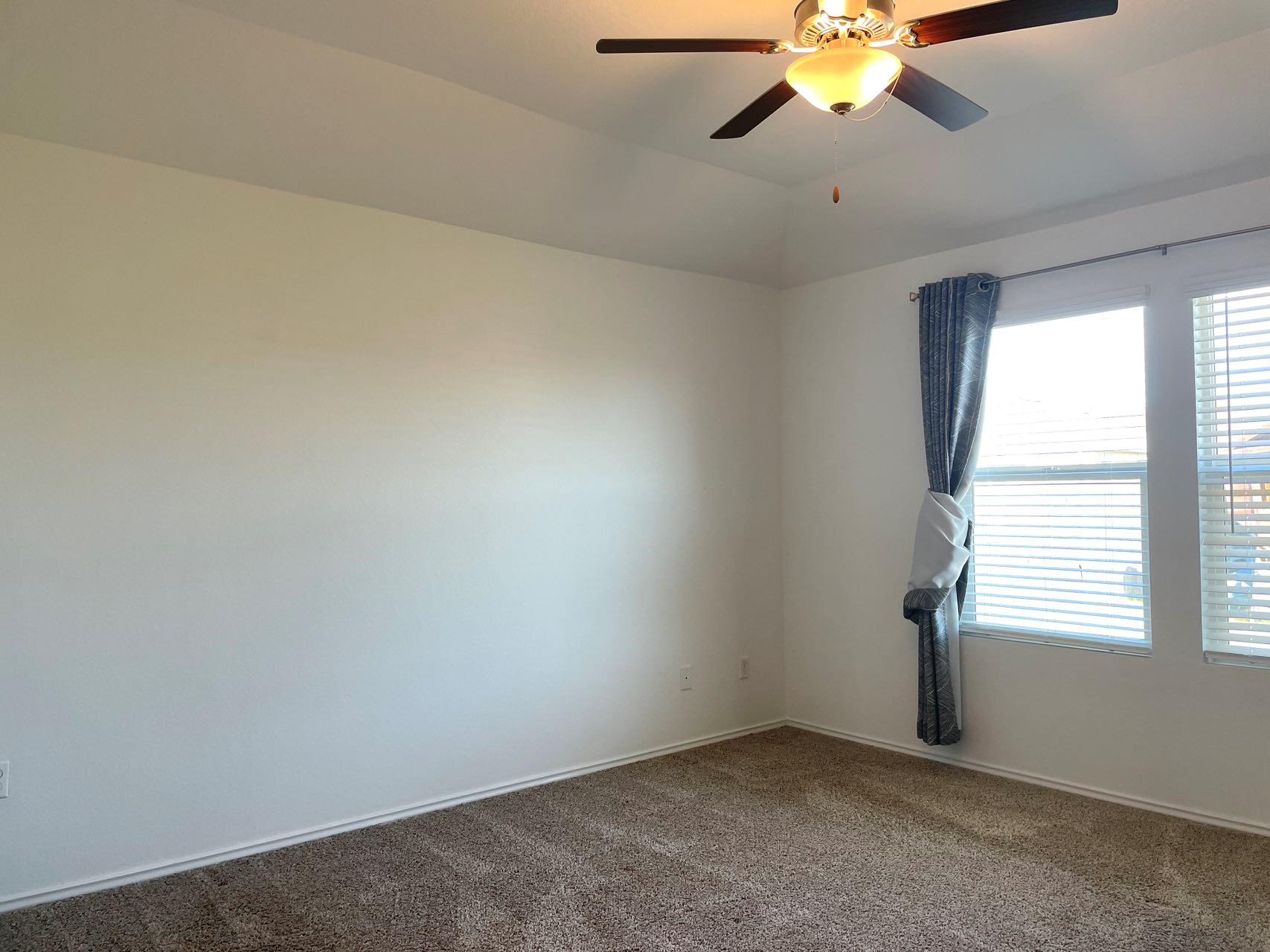 207 Coventry Dr, Hutto, TX 78634