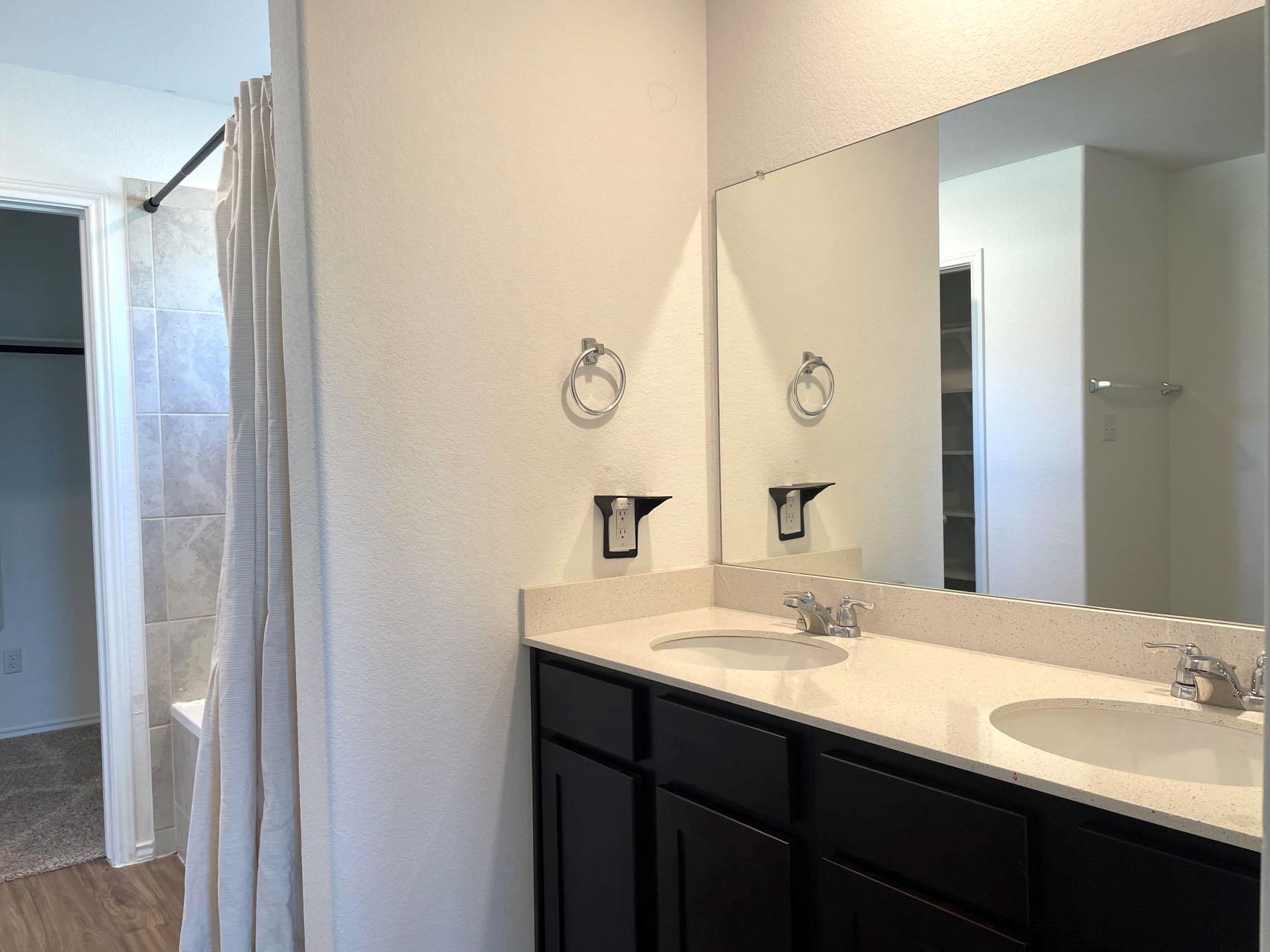 207 Coventry Dr, Hutto, TX 78634
