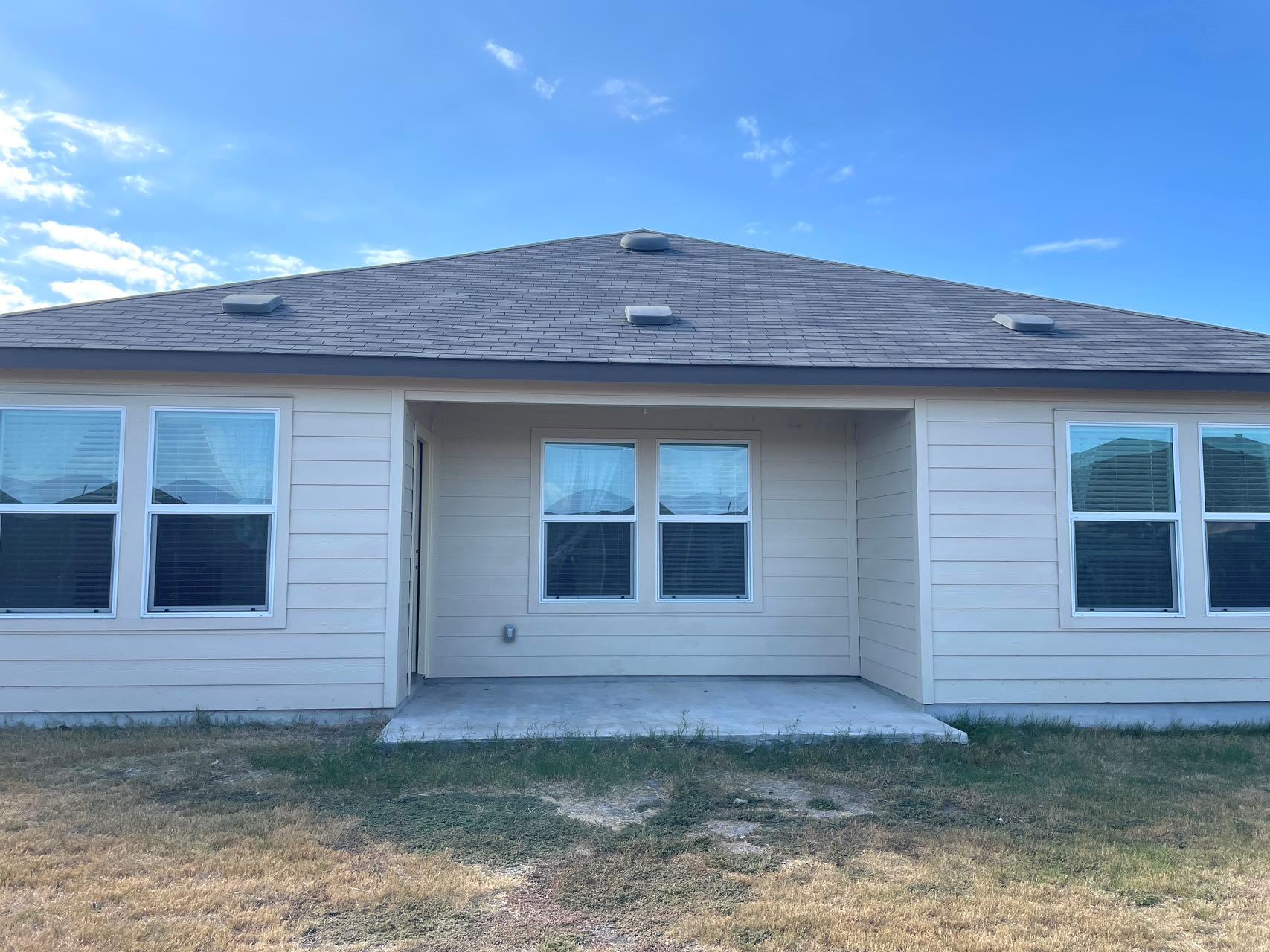 207 Coventry Dr, Hutto, TX 78634