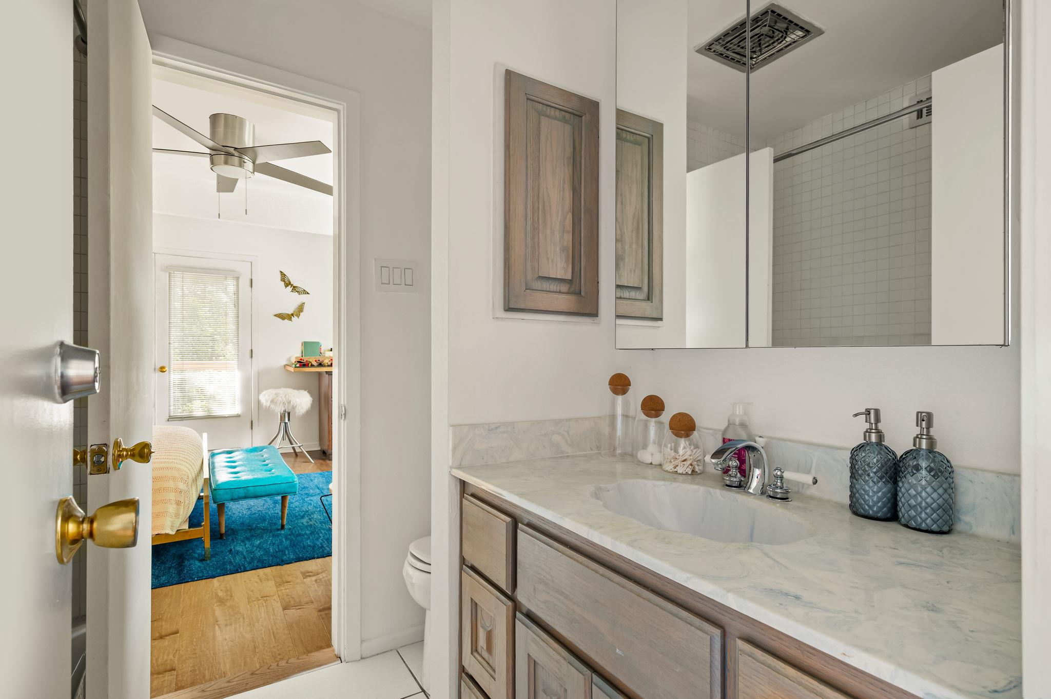 5932 Highland Hills Dr, Austin, TX 78731