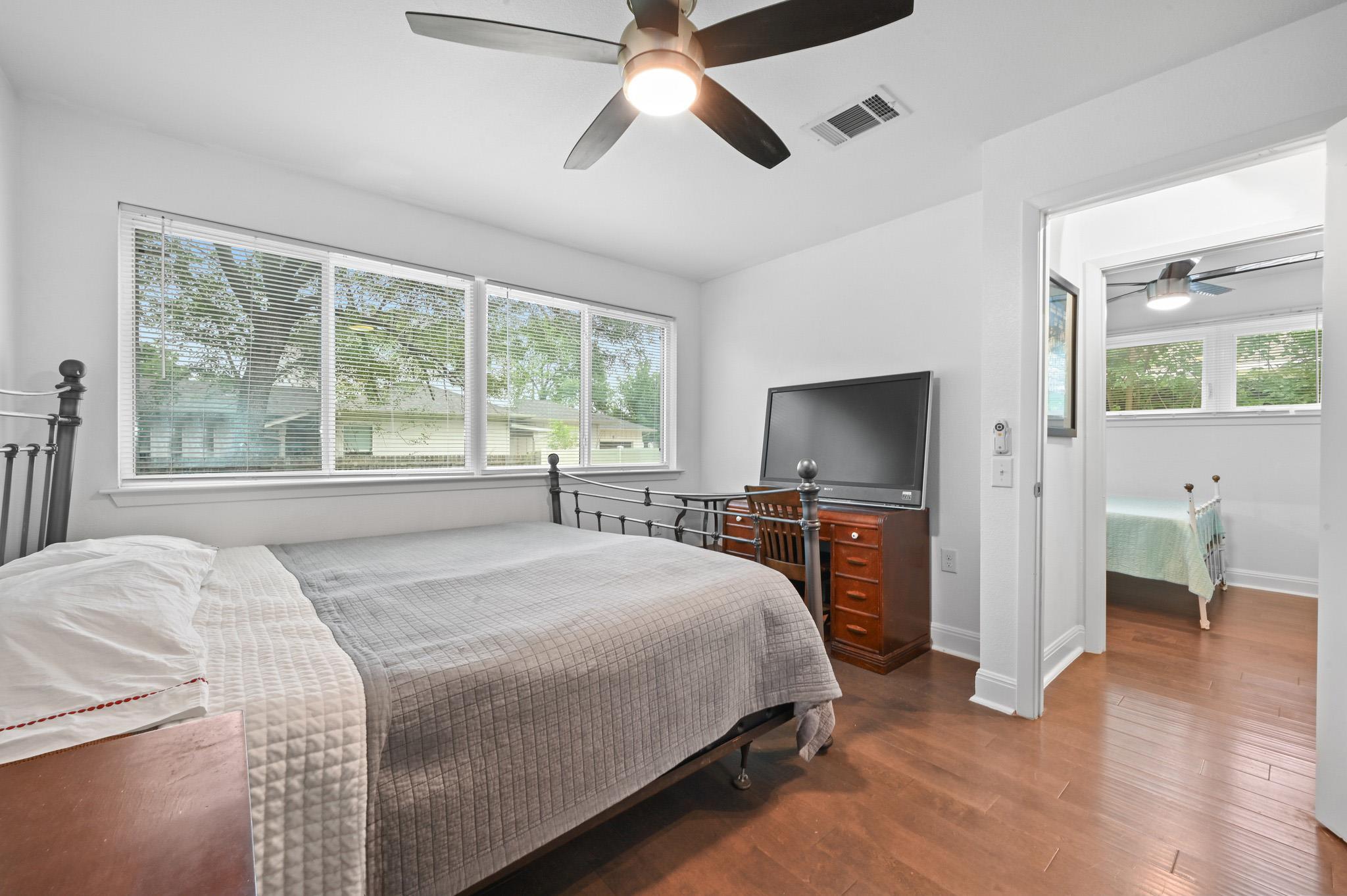 910 E 54th St, Austin, TX 78751