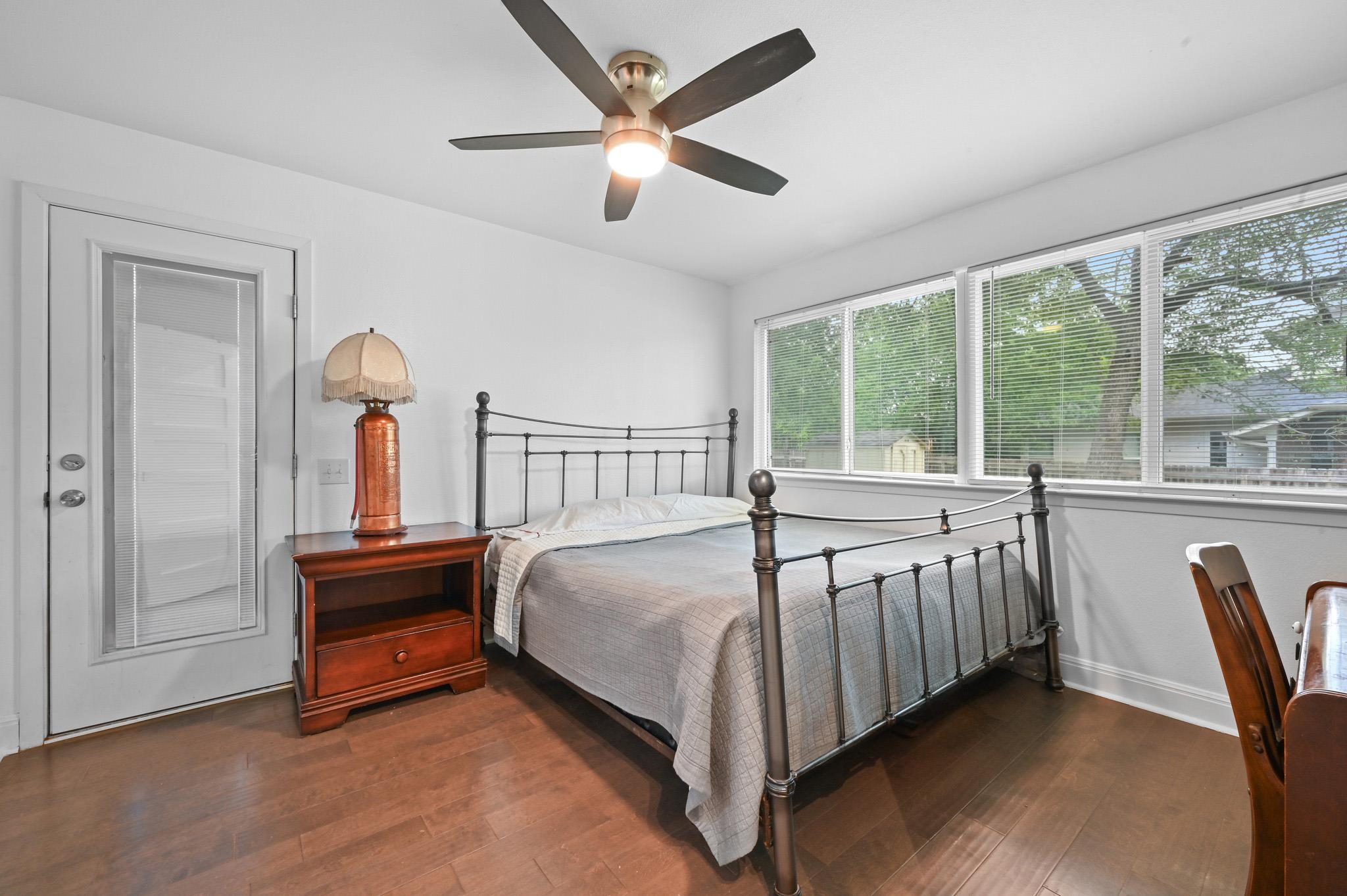910 E 54th St, Austin, TX 78751
