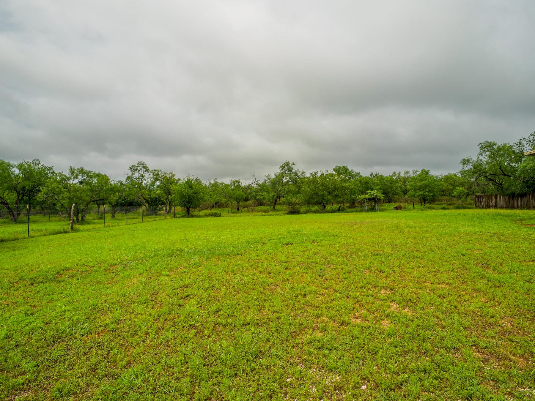 3851 Hermosa Dr, Kingsland, TX 78639