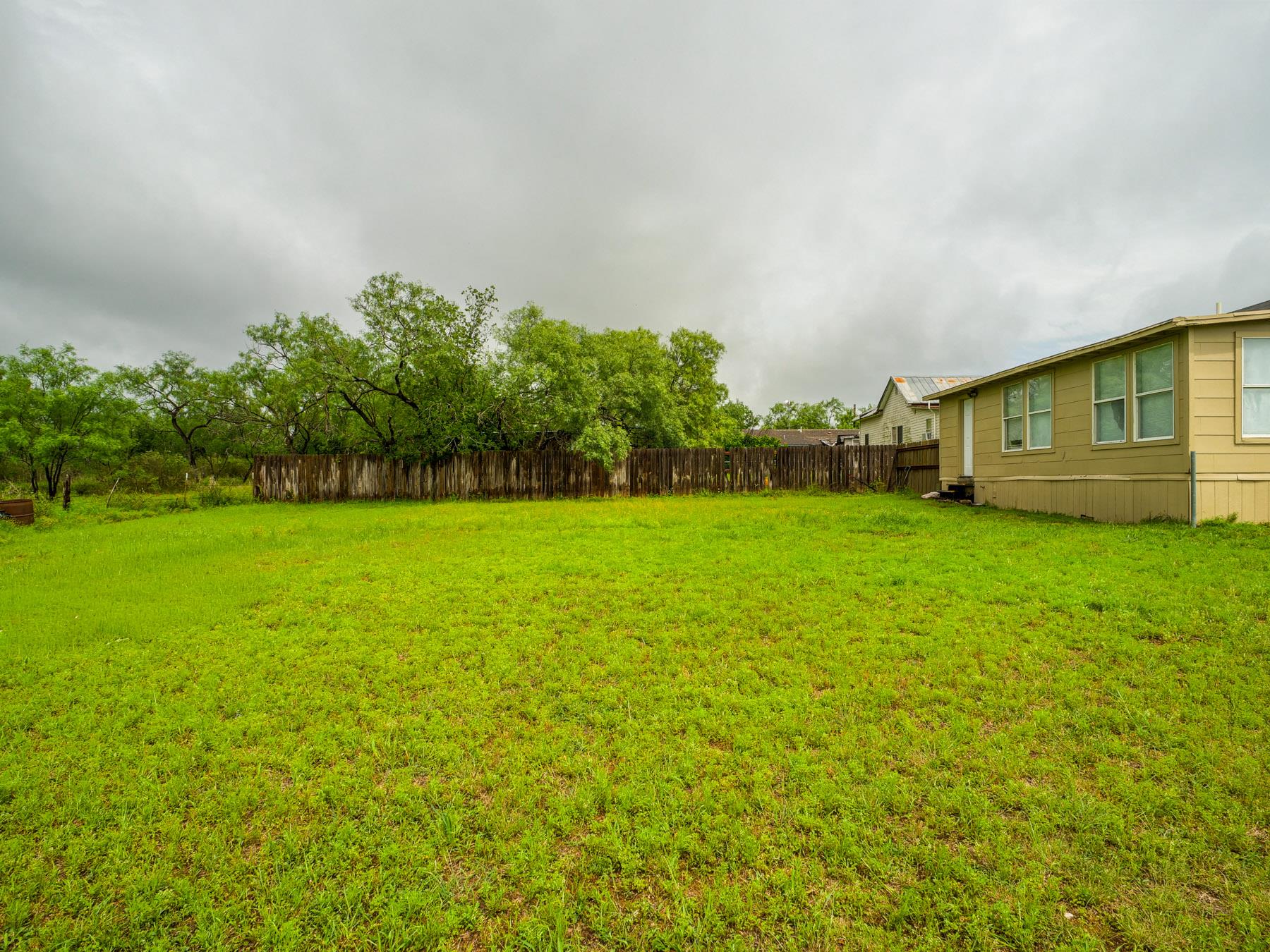 3851 Hermosa Dr, Kingsland, TX 78639